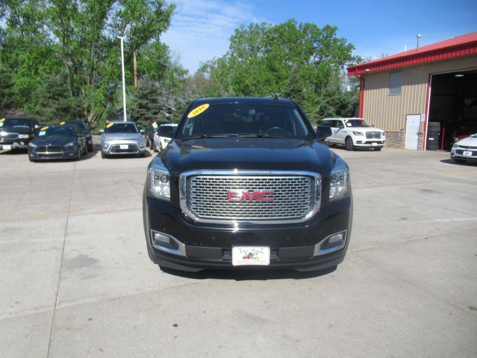 2016 BLACK GMC YUKON DENALI (1GKS2CKJ8GR) with an 6.2L engine, Automatic transmission, located at 908 SE 14th Street, Des Moines, IA, 50317, (515) 281-0330, 41.580303, -93.597046 - Photo #1