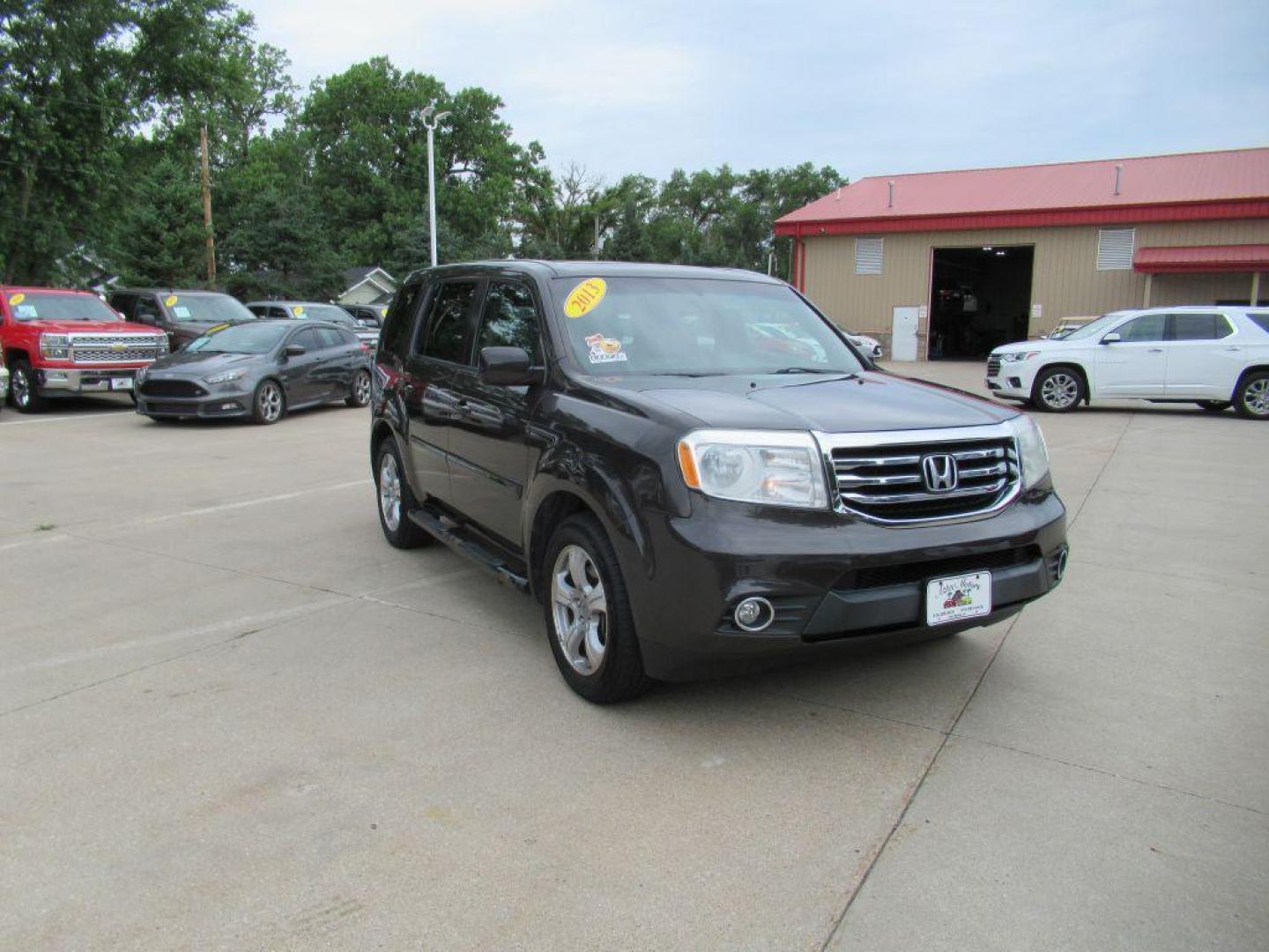 2013 GRAY HONDA PILOT EXL (5FNYF4H72DB) with an 3.5L engine, Automatic transmission, located at 908 SE 14th Street, Des Moines, IA, 50317, (515) 281-0330, 41.580303, -93.597046 - Photo#2