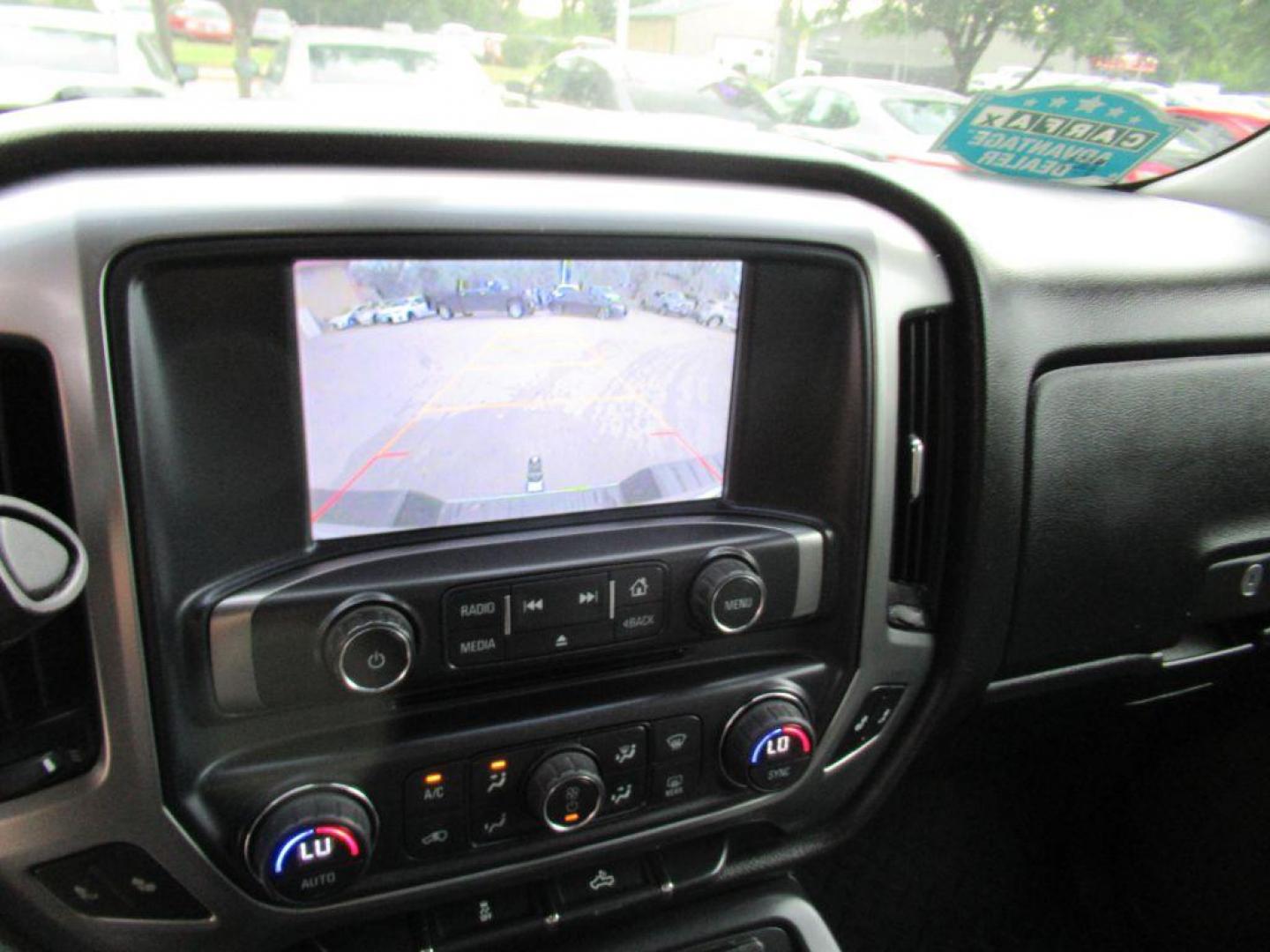 2015 WHITE CHEVROLET SILVERADO 1500 LT (3GCUKREC8FG) with an 5.3L engine, Automatic transmission, located at 908 SE 14th Street, Des Moines, IA, 50317, (515) 281-0330, 41.580303, -93.597046 - Photo#22