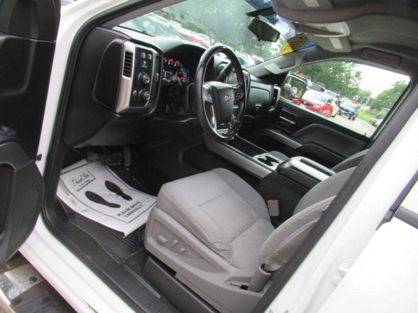 2015 WHITE CHEVROLET SILVERADO 1500 LT (3GCUKREC8FG) with an 5.3L engine, Automatic transmission, located at 908 SE 14th Street, Des Moines, IA, 50317, (515) 281-0330, 41.580303, -93.597046 - Photo#26