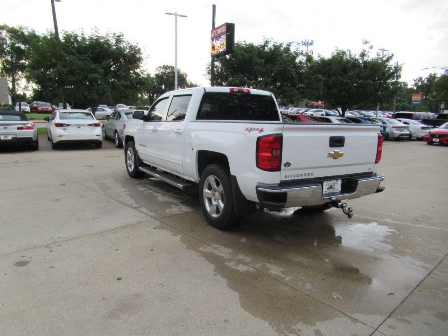 2015 WHITE CHEVROLET SILVERADO 1500 LT (3GCUKREC8FG) with an 5.3L engine, Automatic transmission, located at 908 SE 14th Street, Des Moines, IA, 50317, (515) 281-0330, 41.580303, -93.597046 - Photo#6