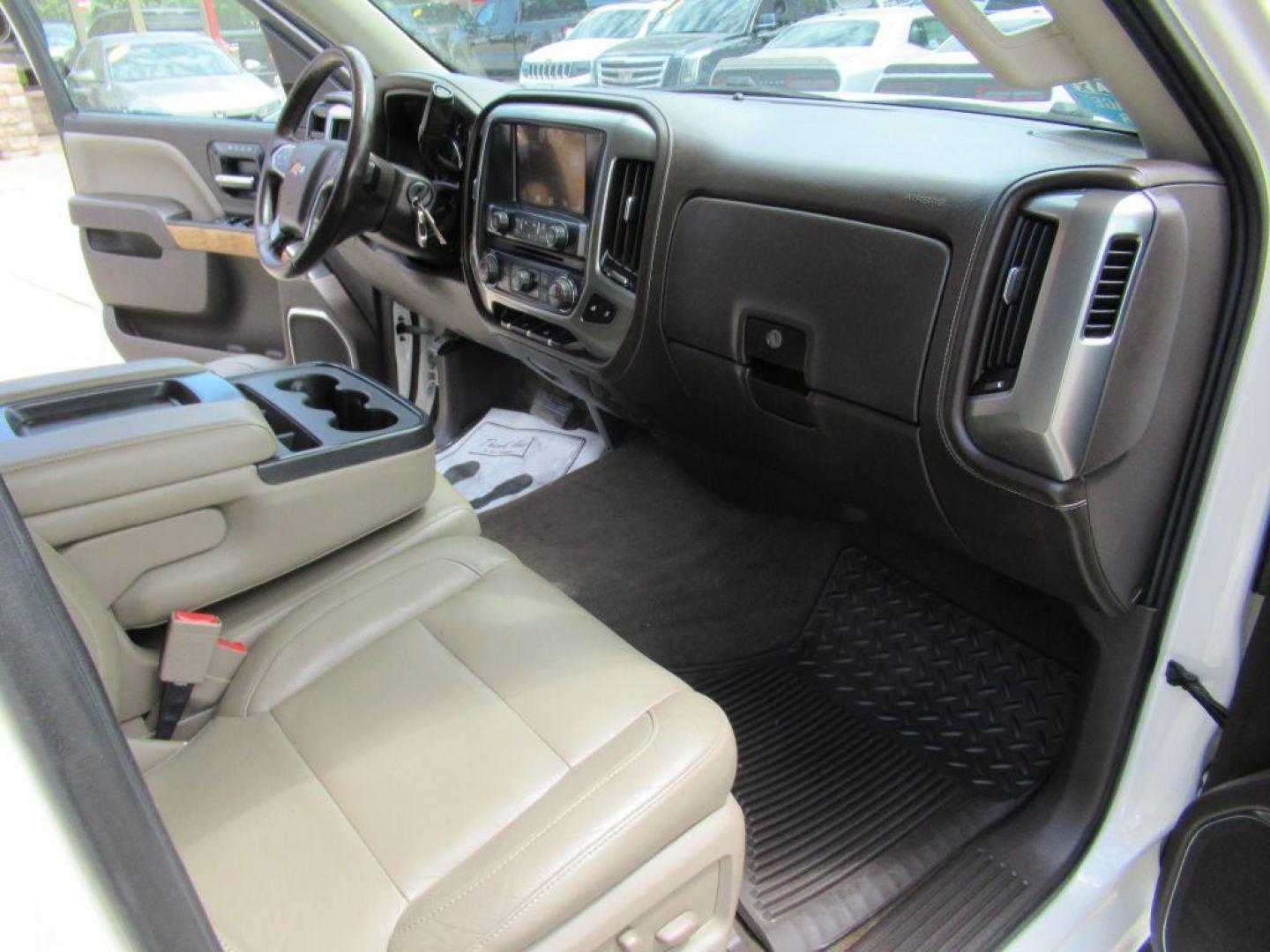 2014 WHITE CHEVROLET SILVERADO 1500 CREW CAB LTZ (3GCUKSEC9EG) with an 5.3L engine, Automatic transmission, located at 908 SE 14th Street, Des Moines, IA, 50317, (515) 281-0330, 41.580303, -93.597046 - Photo#13