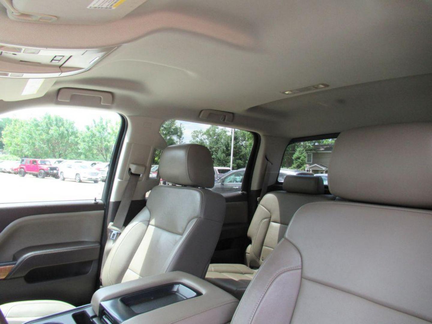 2014 WHITE CHEVROLET SILVERADO 1500 CREW CAB LTZ (3GCUKSEC9EG) with an 5.3L engine, Automatic transmission, located at 908 SE 14th Street, Des Moines, IA, 50317, (515) 281-0330, 41.580303, -93.597046 - Photo#17