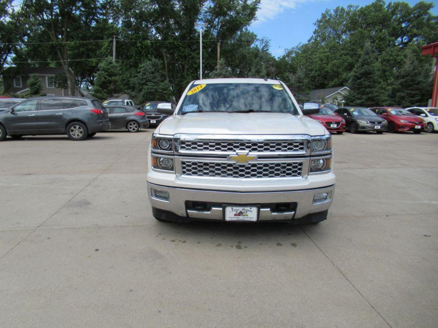 2014 WHITE CHEVROLET SILVERADO 1500 CREW CAB LTZ (3GCUKSEC9EG) with an 5.3L engine, Automatic transmission, located at 908 SE 14th Street, Des Moines, IA, 50317, (515) 281-0330, 41.580303, -93.597046 - Photo#1