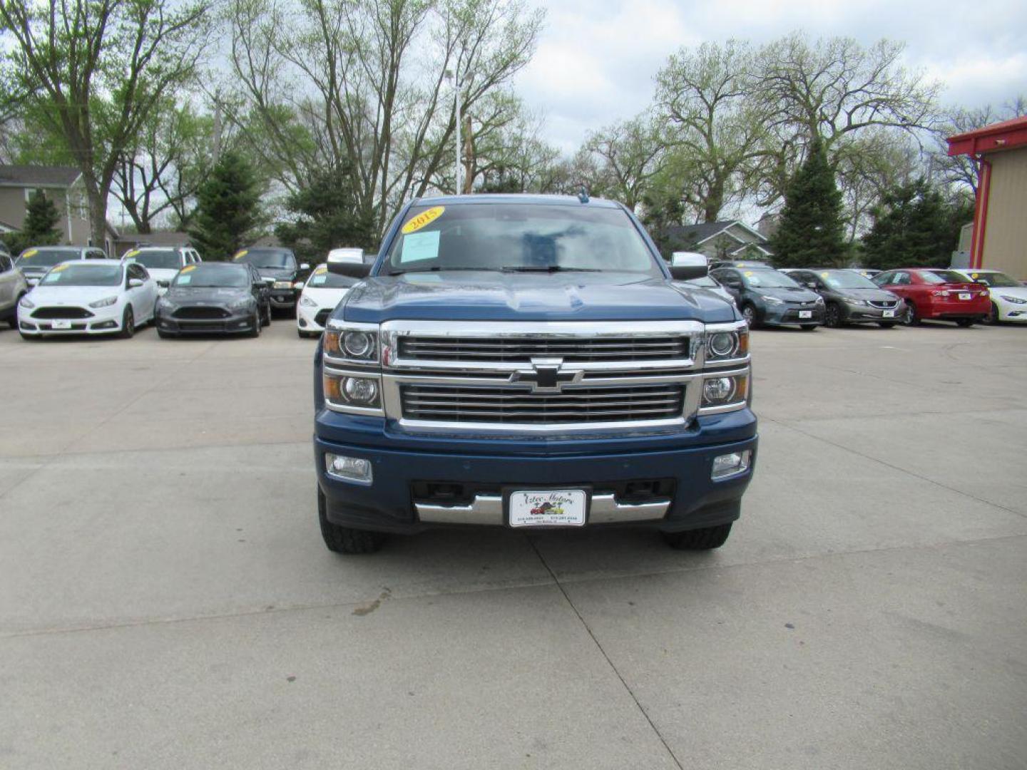 2015 BLUE CHEVROLET SILVERADO 1500 HIGH COUNTRY (3GCUKTEC8FG) with an 5.3L engine, Automatic transmission, located at 908 SE 14th Street, Des Moines, IA, 50317, (515) 281-0330, 41.580303, -93.597046 - Photo#1