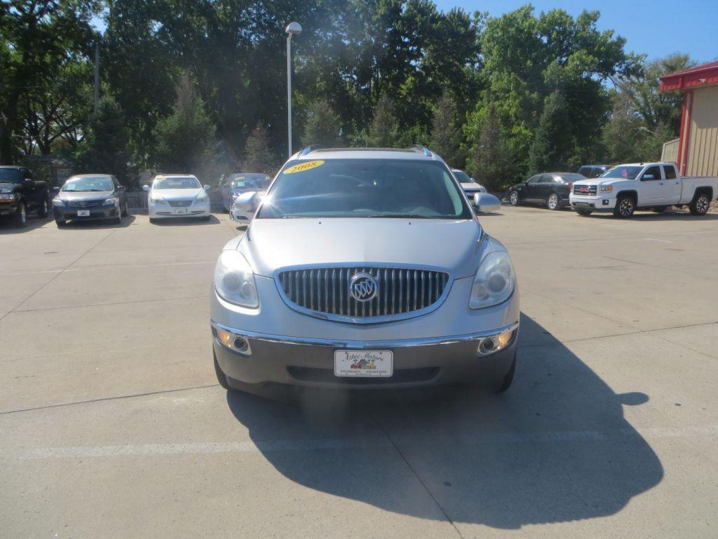 2008 SILVER BUICK ENCLAVE CXL (5GAER23758J) with an 3.6L engine, Automatic transmission, located at 908 SE 14th Street, Des Moines, IA, 50317, (515) 281-0330, 41.580303, -93.597046 - Photo#1