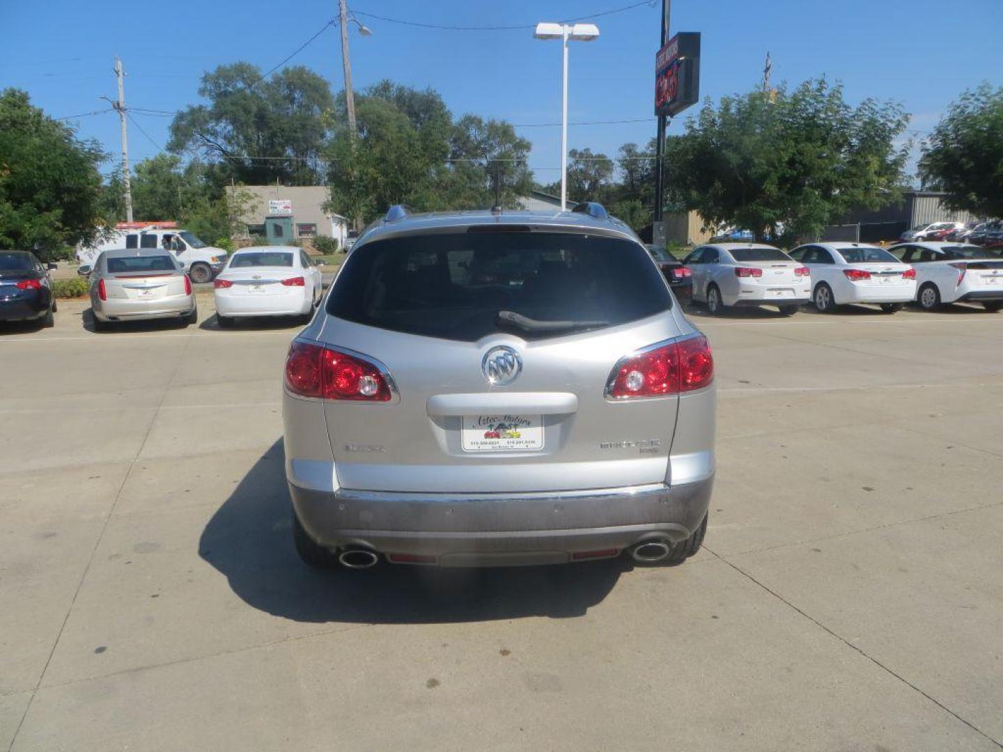 2008 SILVER BUICK ENCLAVE CXL (5GAER23758J) with an 3.6L engine, Automatic transmission, located at 908 SE 14th Street, Des Moines, IA, 50317, (515) 281-0330, 41.580303, -93.597046 - Photo#5