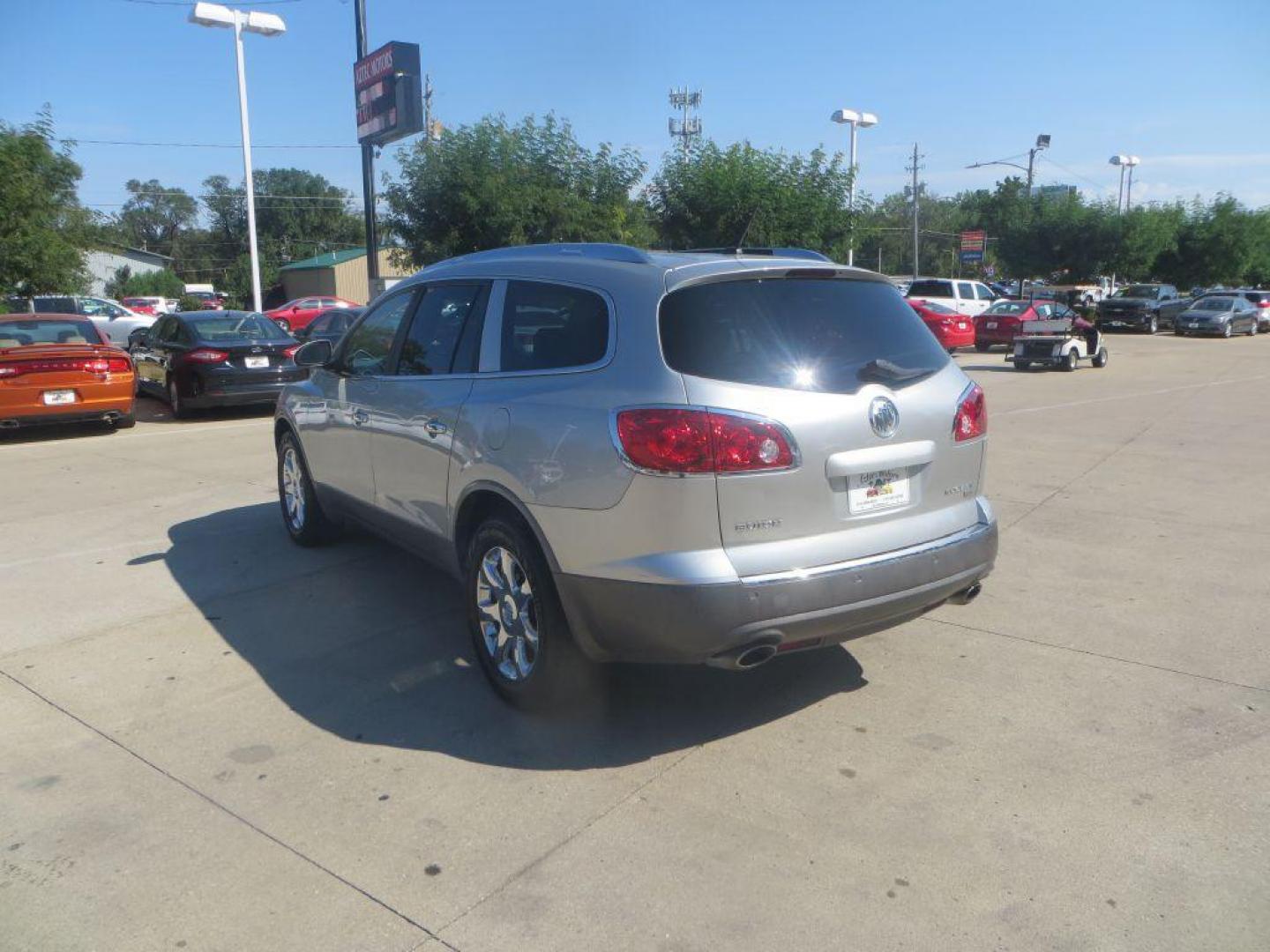 2008 SILVER BUICK ENCLAVE CXL (5GAER23758J) with an 3.6L engine, Automatic transmission, located at 908 SE 14th Street, Des Moines, IA, 50317, (515) 281-0330, 41.580303, -93.597046 - Photo#6