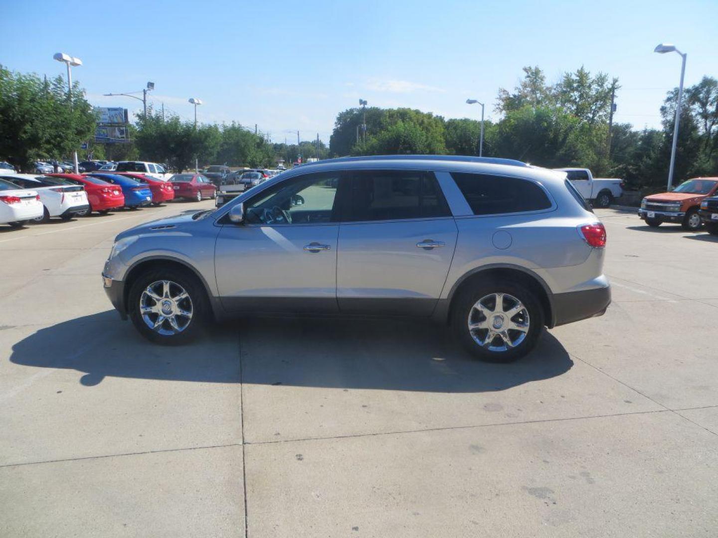 2008 SILVER BUICK ENCLAVE CXL (5GAER23758J) with an 3.6L engine, Automatic transmission, located at 908 SE 14th Street, Des Moines, IA, 50317, (515) 281-0330, 41.580303, -93.597046 - Photo#7