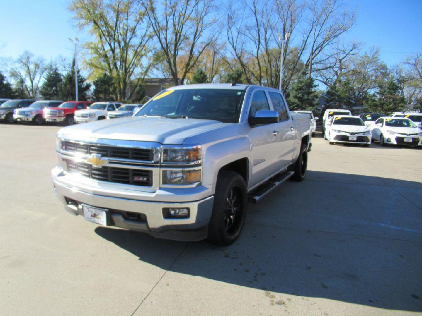 2014 SILVER CHEVROLET SILVERADO 1500 LT (3GCUKREH2EG) with an 4.3L engine, Automatic transmission, located at 908 SE 14th Street, Des Moines, IA, 50317, (515) 281-0330, 41.580303, -93.597046 - Photo#0