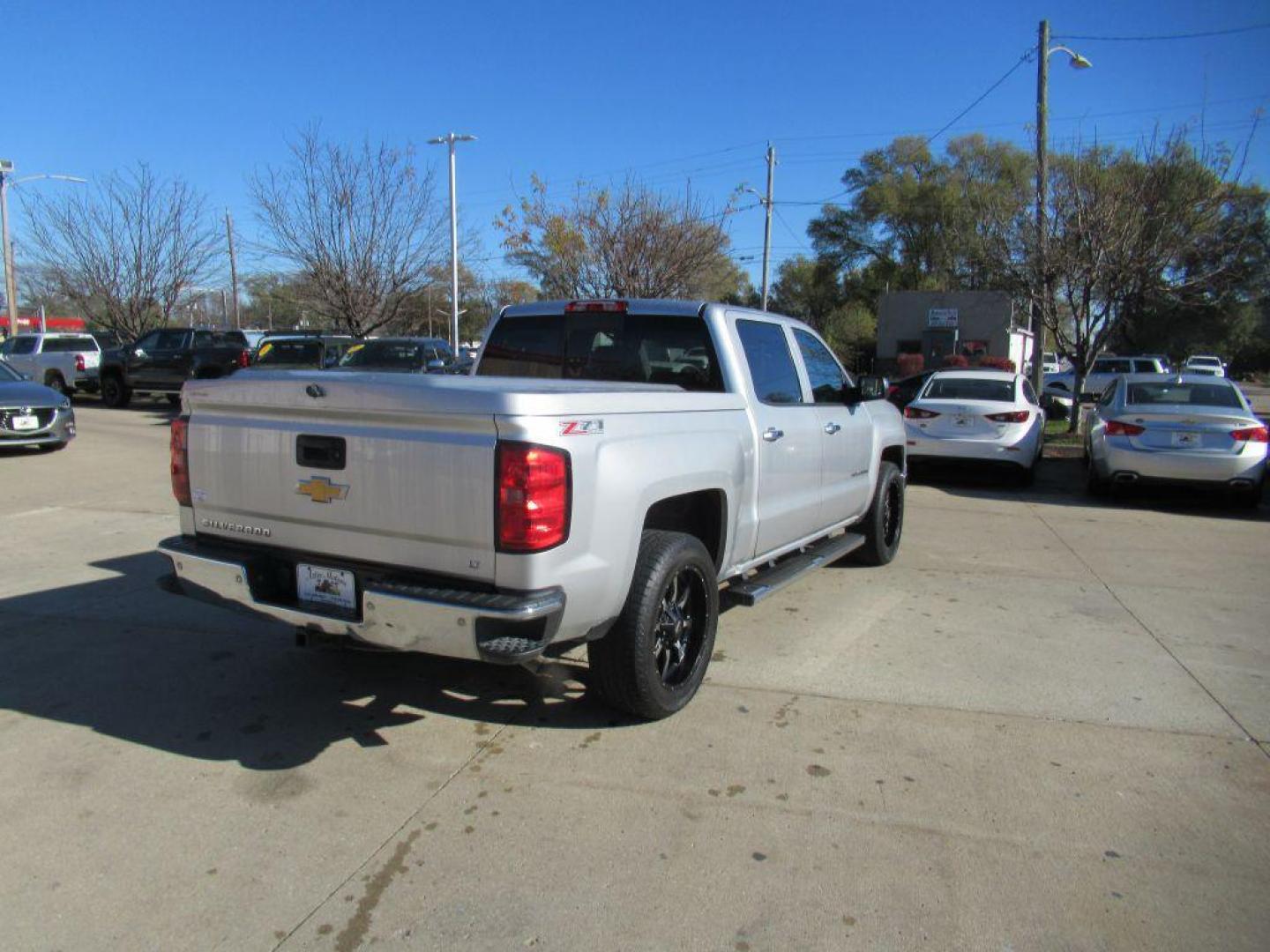 2014 SILVER CHEVROLET SILVERADO 1500 LT (3GCUKREH2EG) with an 4.3L engine, Automatic transmission, located at 908 SE 14th Street, Des Moines, IA, 50317, (515) 281-0330, 41.580303, -93.597046 - Photo#4