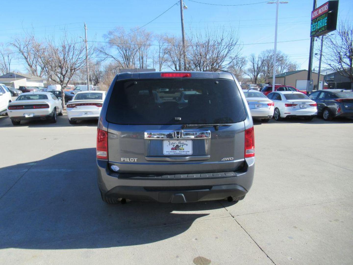 2013 GRAY HONDA PILOT LX (5FNYF4H22DB) with an 3.5L engine, Automatic transmission, located at 908 SE 14th Street, Des Moines, IA, 50317, (515) 281-0330, 41.580303, -93.597046 - Photo#5