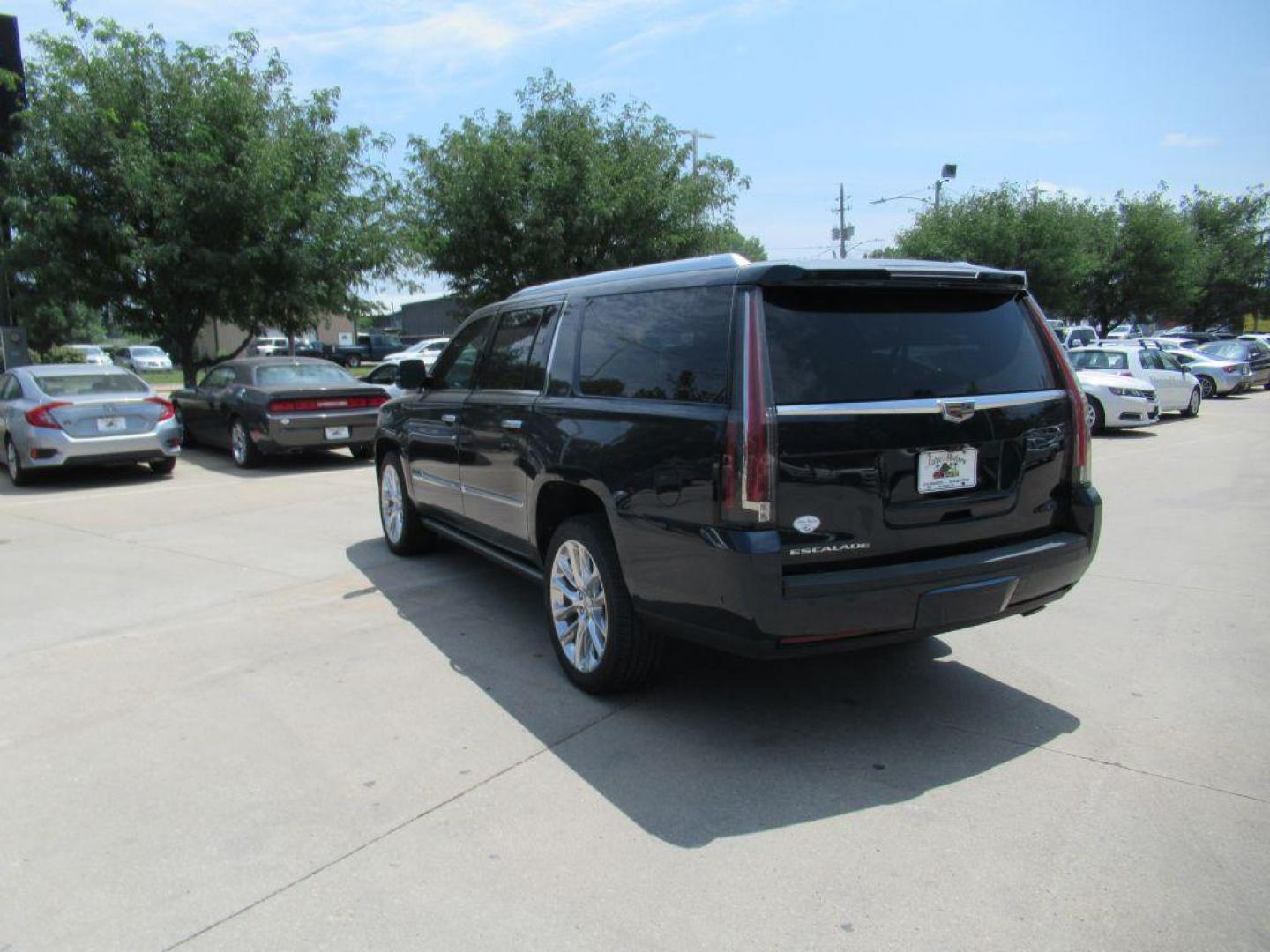 2018 BLUE CADILLAC ESCALADE ESV PREMIUM LUX (1GYS4JKJ1JR) with an 6.2L engine, Automatic transmission, located at 908 SE 14th Street, Des Moines, IA, 50317, (515) 281-0330, 41.580303, -93.597046 - Photo#6