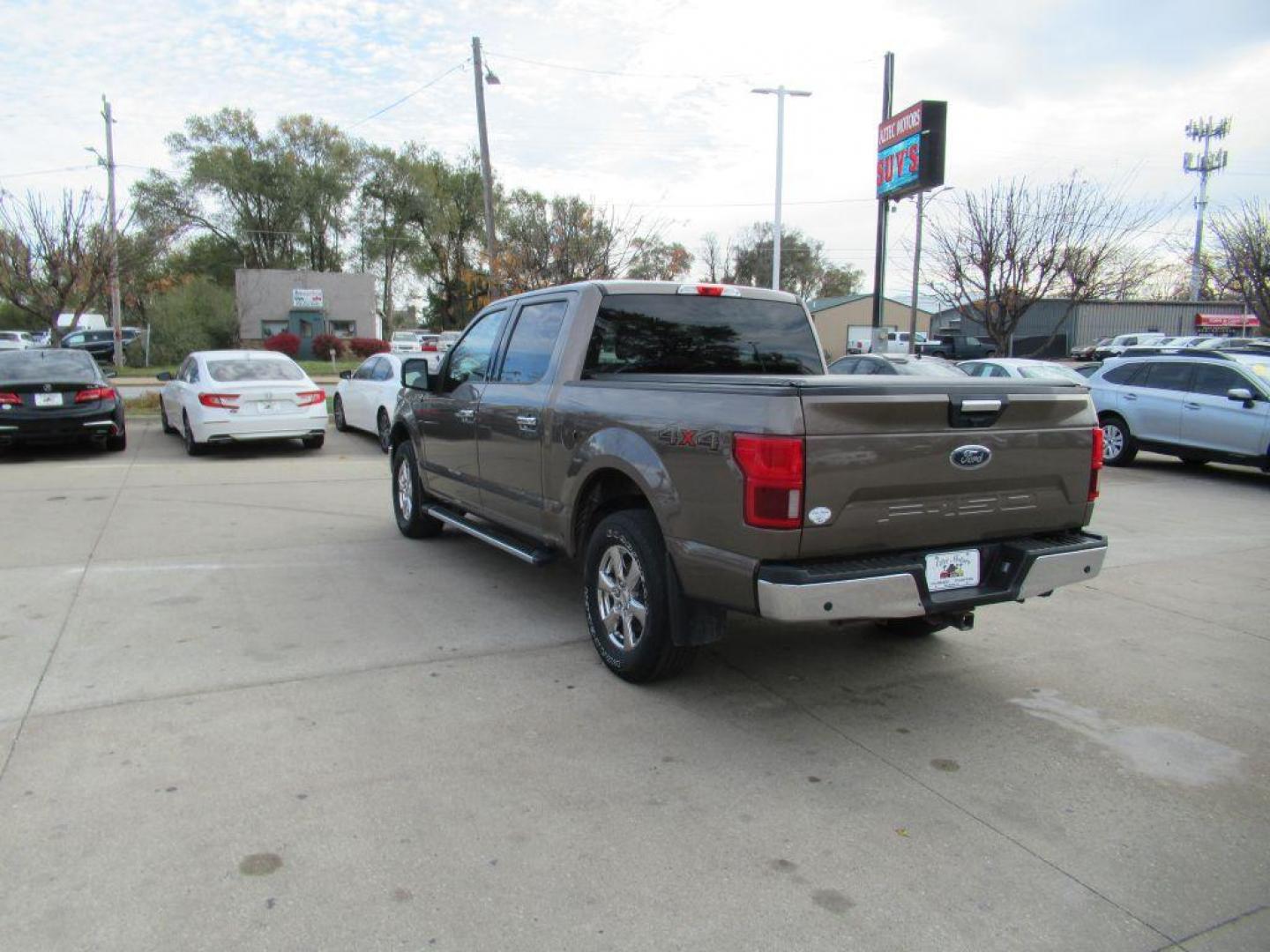 2019 GRAY FORD F150 SUPERCREW XLT (1FTEW1EB7KK) with an 3.3L engine, Automatic transmission, located at 908 SE 14th Street, Des Moines, IA, 50317, (515) 281-0330, 41.580303, -93.597046 - Photo#6