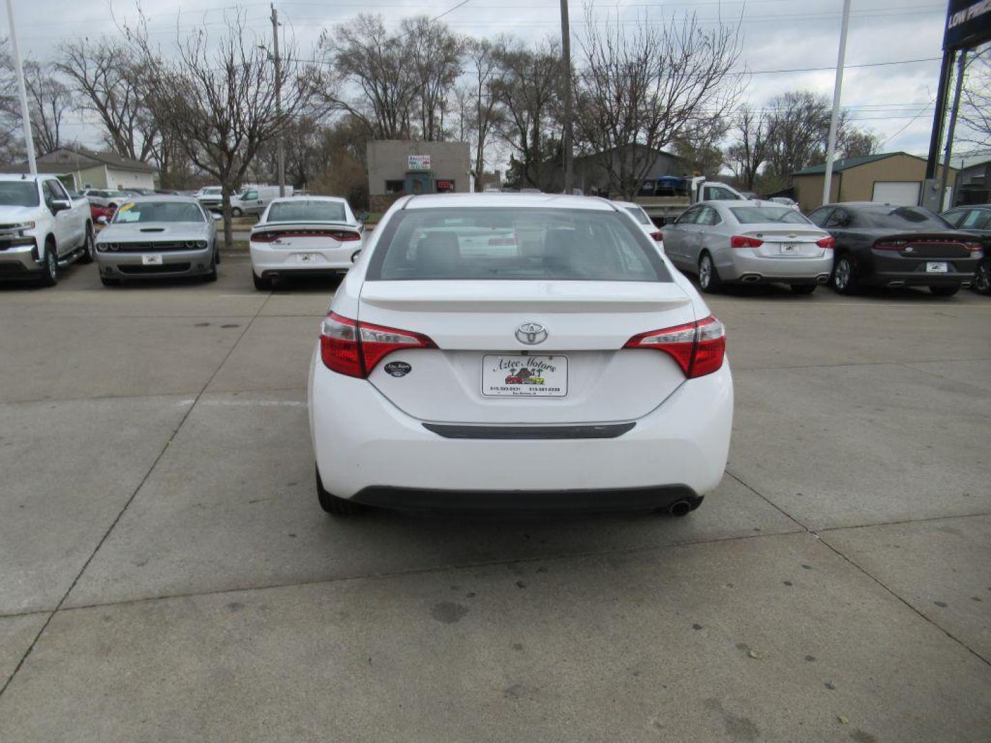 2015 WHITE TOYOTA COROLLA L (2T1BURHE0FC) with an 1.8L engine, Automatic transmission, located at 908 SE 14th Street, Des Moines, IA, 50317, (515) 281-0330, 41.580303, -93.597046 - Photo#5