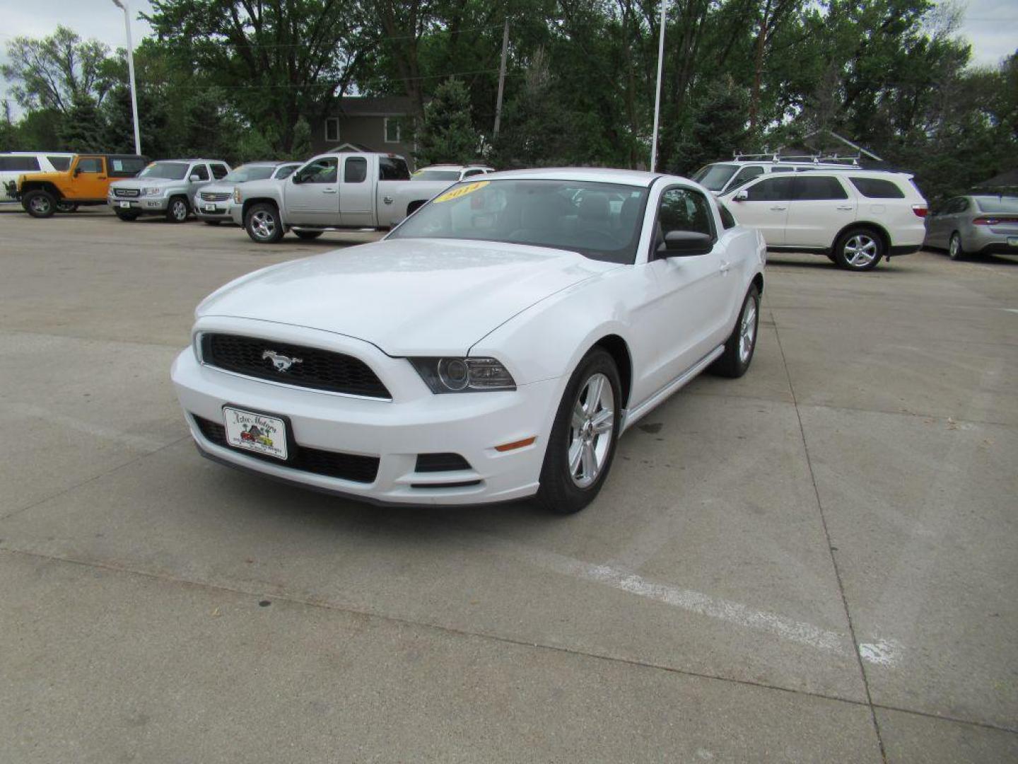 2014 WHITE FORD MUSTANG (1ZVBP8AM1E5) with an 3.7L engine, 6-Speed Manual transmission, located at 908 SE 14th Street, Des Moines, IA, 50317, (515) 281-0330, 41.580303, -93.597046 - Photo#0