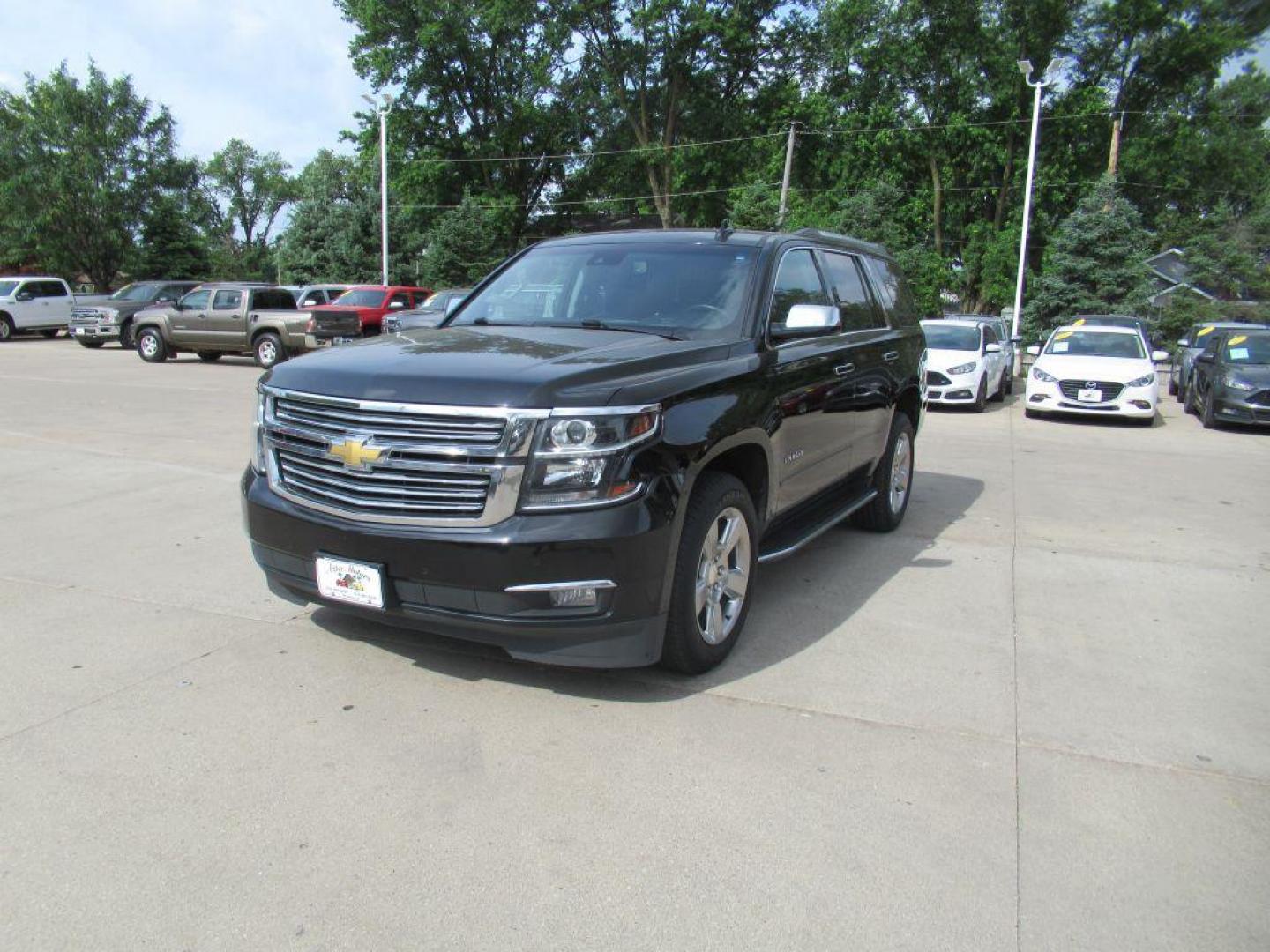 2020 BLACK CHEVROLET TAHOE 1500 PREMIER (1GNSKCKC8LR) with an 5.3L engine, Automatic transmission, located at 908 SE 14th Street, Des Moines, IA, 50317, (515) 281-0330, 41.580303, -93.597046 - Photo#0