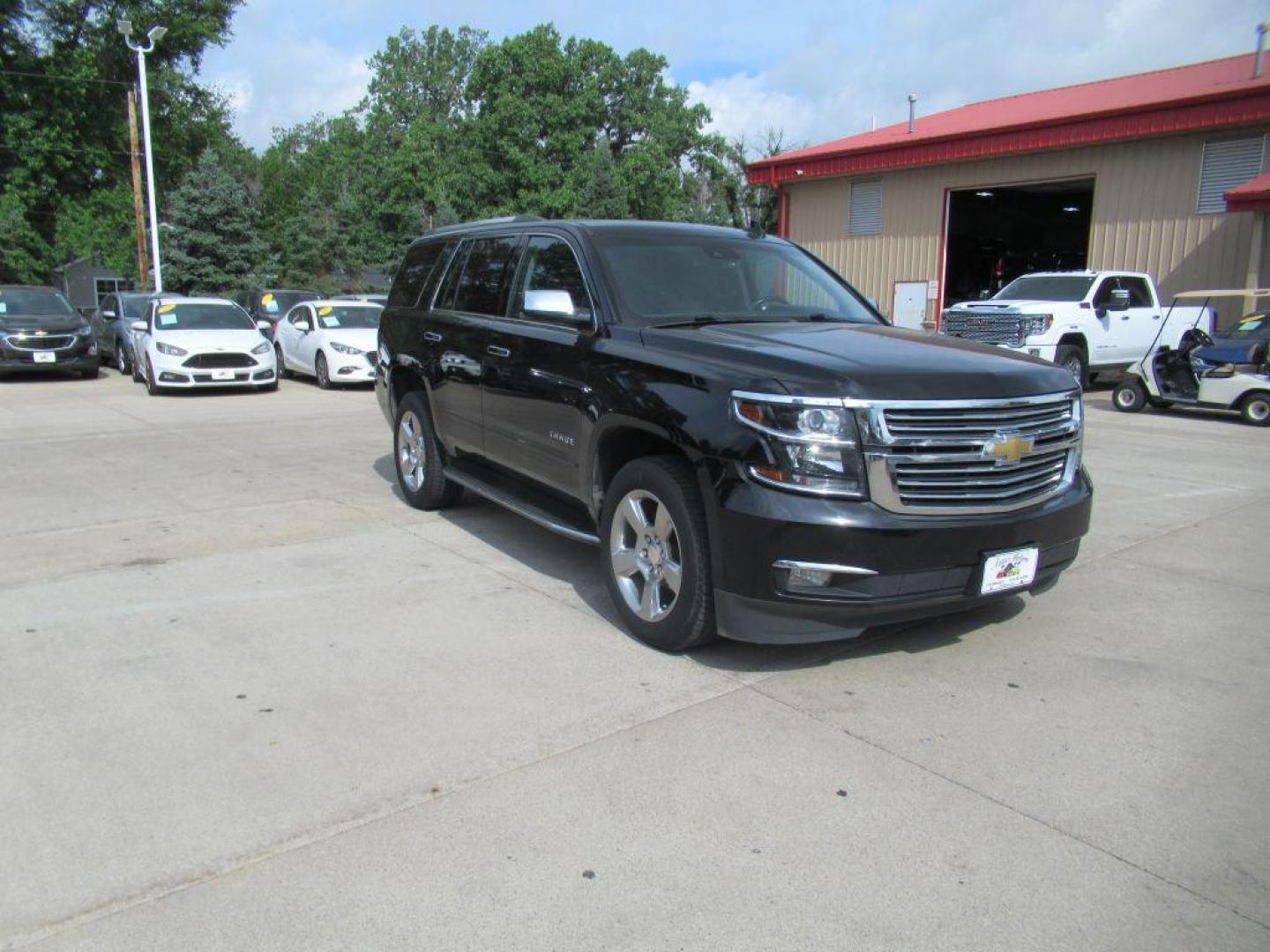 2020 BLACK CHEVROLET TAHOE 1500 PREMIER (1GNSKCKC8LR) with an 5.3L engine, Automatic transmission, located at 908 SE 14th Street, Des Moines, IA, 50317, (515) 281-0330, 41.580303, -93.597046 - Photo#2