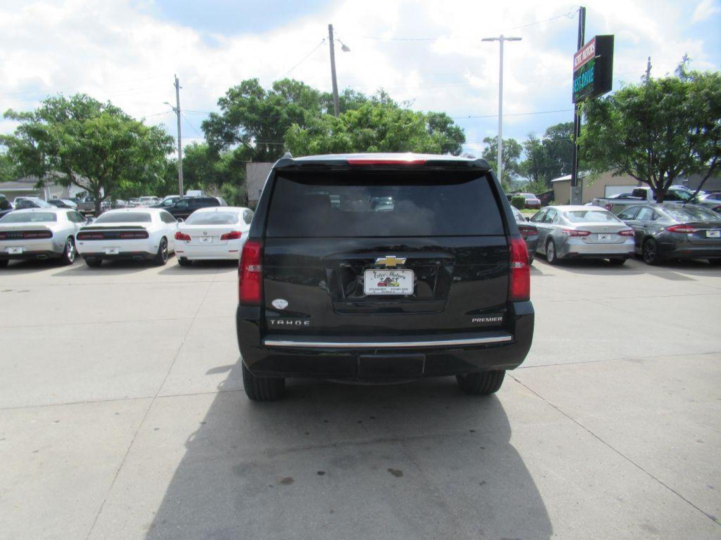 2020 BLACK CHEVROLET TAHOE 1500 PREMIER (1GNSKCKC8LR) with an 5.3L engine, Automatic transmission, located at 908 SE 14th Street, Des Moines, IA, 50317, (515) 281-0330, 41.580303, -93.597046 - Photo#5