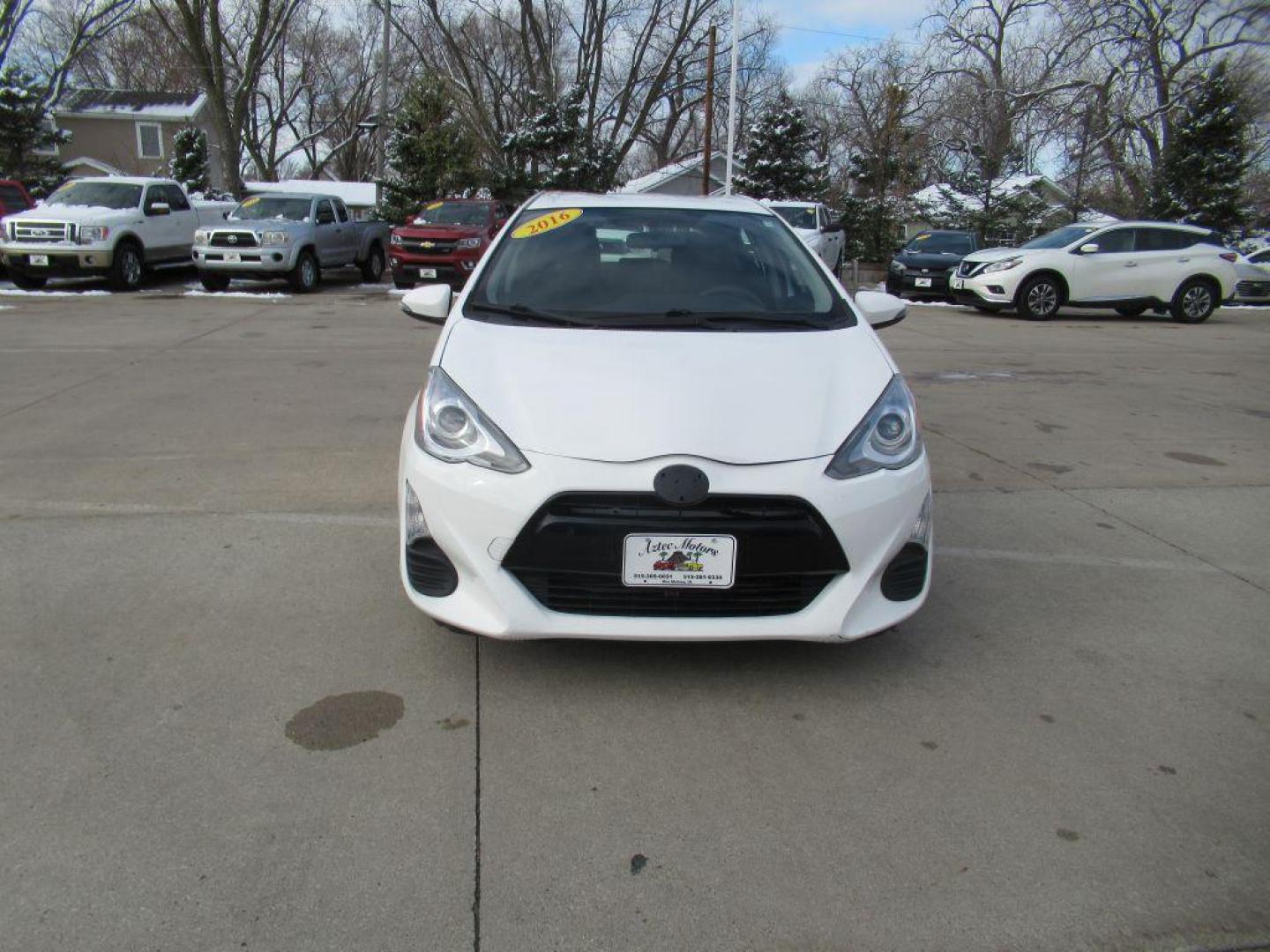 2016 WHITE TOYOTA PRIUS C (JTDKDTB38G1) with an 1.5L engine, Continuously Variable transmission, located at 908 SE 14th Street, Des Moines, IA, 50317, (515) 281-0330, 41.580303, -93.597046 - Photo#1