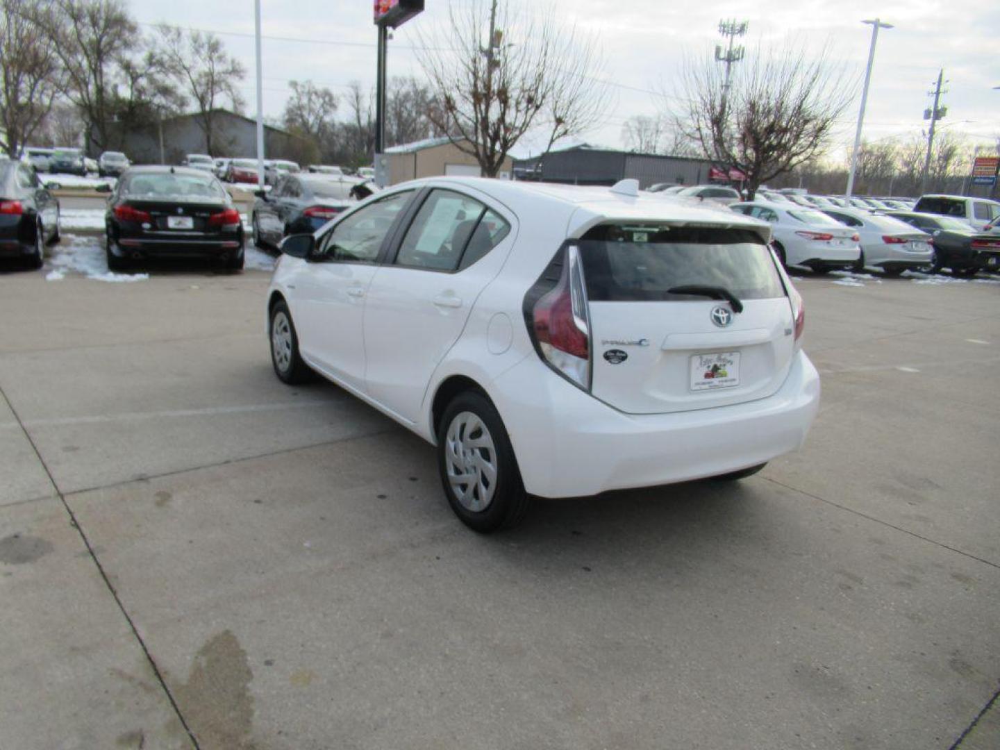 2016 WHITE TOYOTA PRIUS C (JTDKDTB38G1) with an 1.5L engine, Continuously Variable transmission, located at 908 SE 14th Street, Des Moines, IA, 50317, (515) 281-0330, 41.580303, -93.597046 - Photo#6