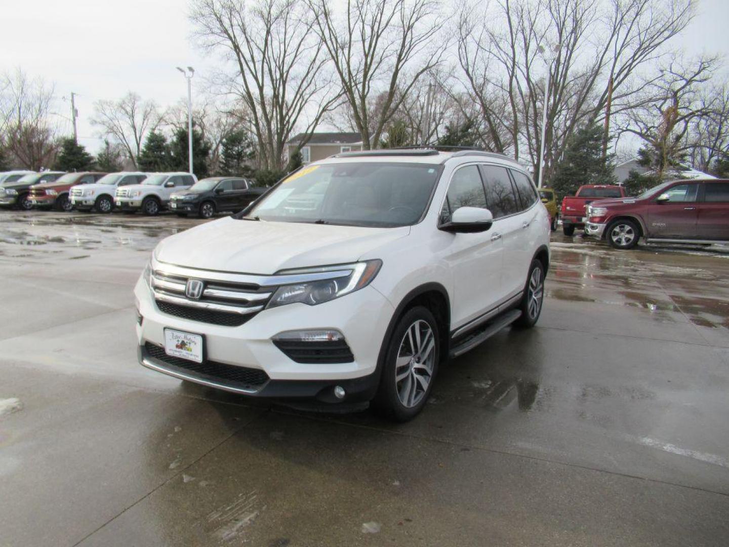 2017 WHITE HONDA PILOT ELITE (5FNYF6H05HB) with an 3.5L engine, Automatic transmission, located at 908 SE 14th Street, Des Moines, IA, 50317, (515) 281-0330, 41.580303, -93.597046 - Photo#0