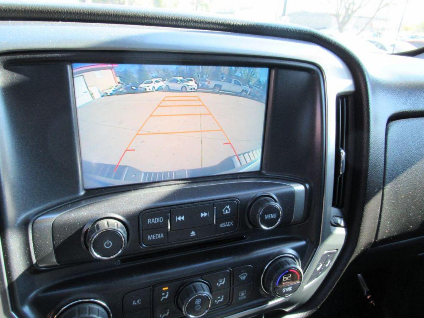 2016 WHITE CHEVROLET SILVERADO 1500 LT (1GCVKREC6GZ) with an 5.3L engine, Automatic transmission, located at 908 SE 14th Street, Des Moines, IA, 50317, (515) 281-0330, 41.580303, -93.597046 - Photo#21