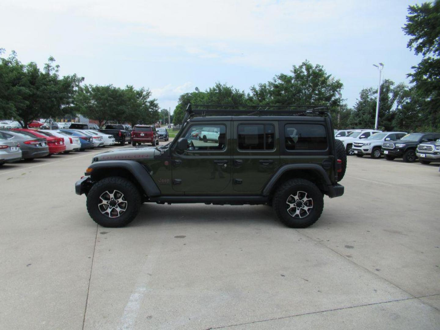 2021 GRREN JEEP WRANGLER UNLIMI RUBICON (1C4JJXFMXMW) with an 3.0L engine, Automatic transmission, located at 908 SE 14th Street, Des Moines, IA, 50317, (515) 281-0330, 41.580303, -93.597046 - Photo#7