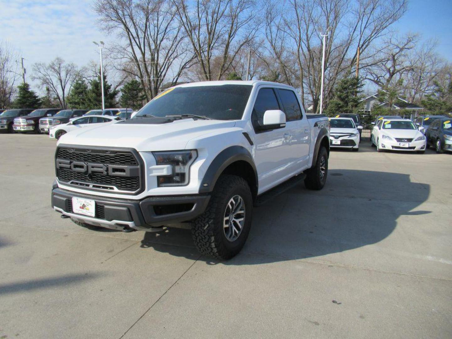 2017 WHITE FORD F150 RAPTOR (1FTFW1RG8HF) with an 3.5L engine, Automatic transmission, located at 908 SE 14th Street, Des Moines, IA, 50317, (515) 281-0330, 41.580303, -93.597046 - Photo#0