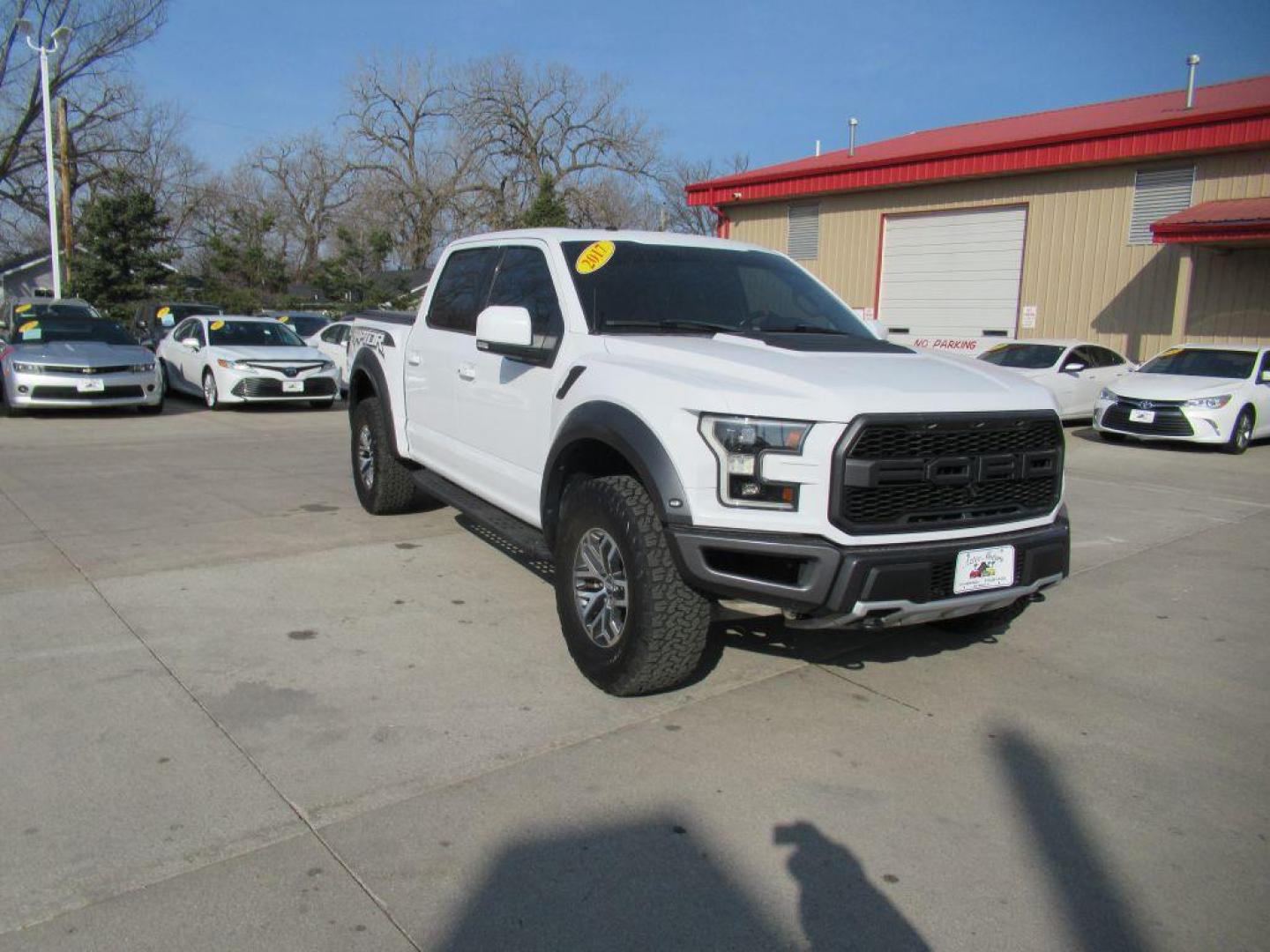 2017 WHITE FORD F150 RAPTOR (1FTFW1RG8HF) with an 3.5L engine, Automatic transmission, located at 908 SE 14th Street, Des Moines, IA, 50317, (515) 281-0330, 41.580303, -93.597046 - Photo#2