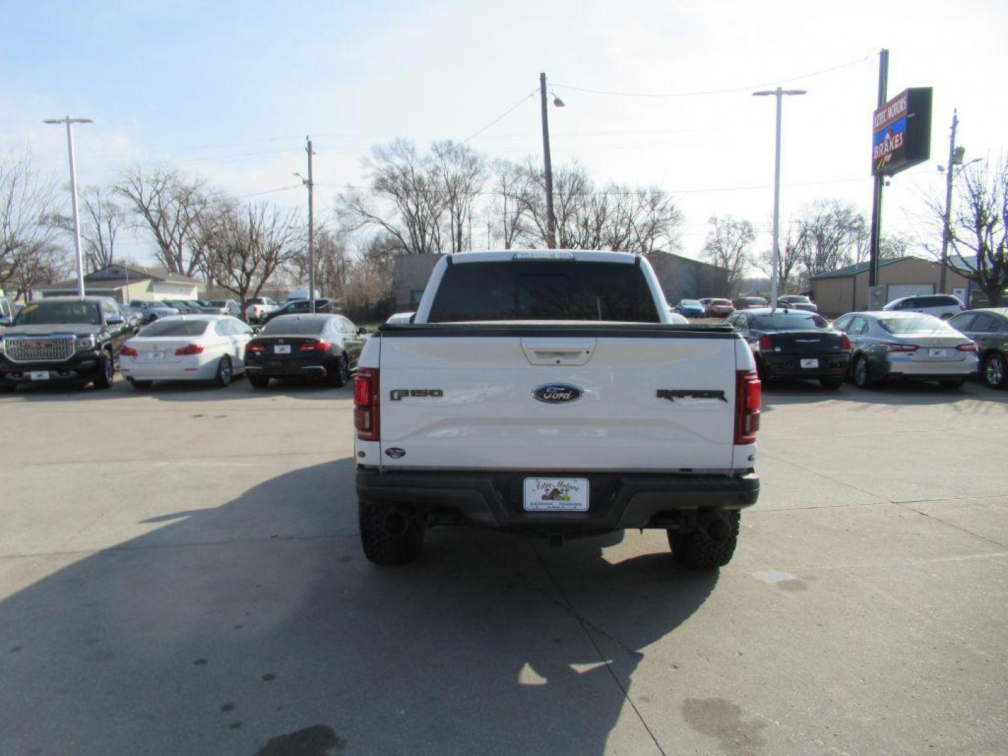 2017 WHITE FORD F150 RAPTOR (1FTFW1RG8HF) with an 3.5L engine, Automatic transmission, located at 908 SE 14th Street, Des Moines, IA, 50317, (515) 281-0330, 41.580303, -93.597046 - Photo#5