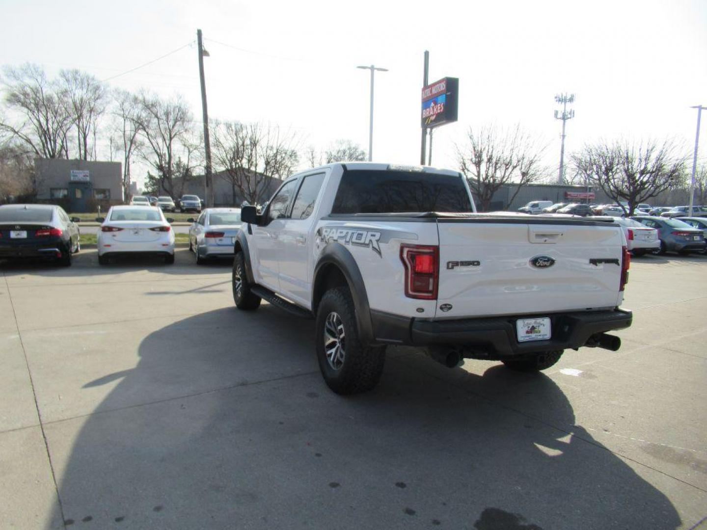 2017 WHITE FORD F150 RAPTOR (1FTFW1RG8HF) with an 3.5L engine, Automatic transmission, located at 908 SE 14th Street, Des Moines, IA, 50317, (515) 281-0330, 41.580303, -93.597046 - Photo#6