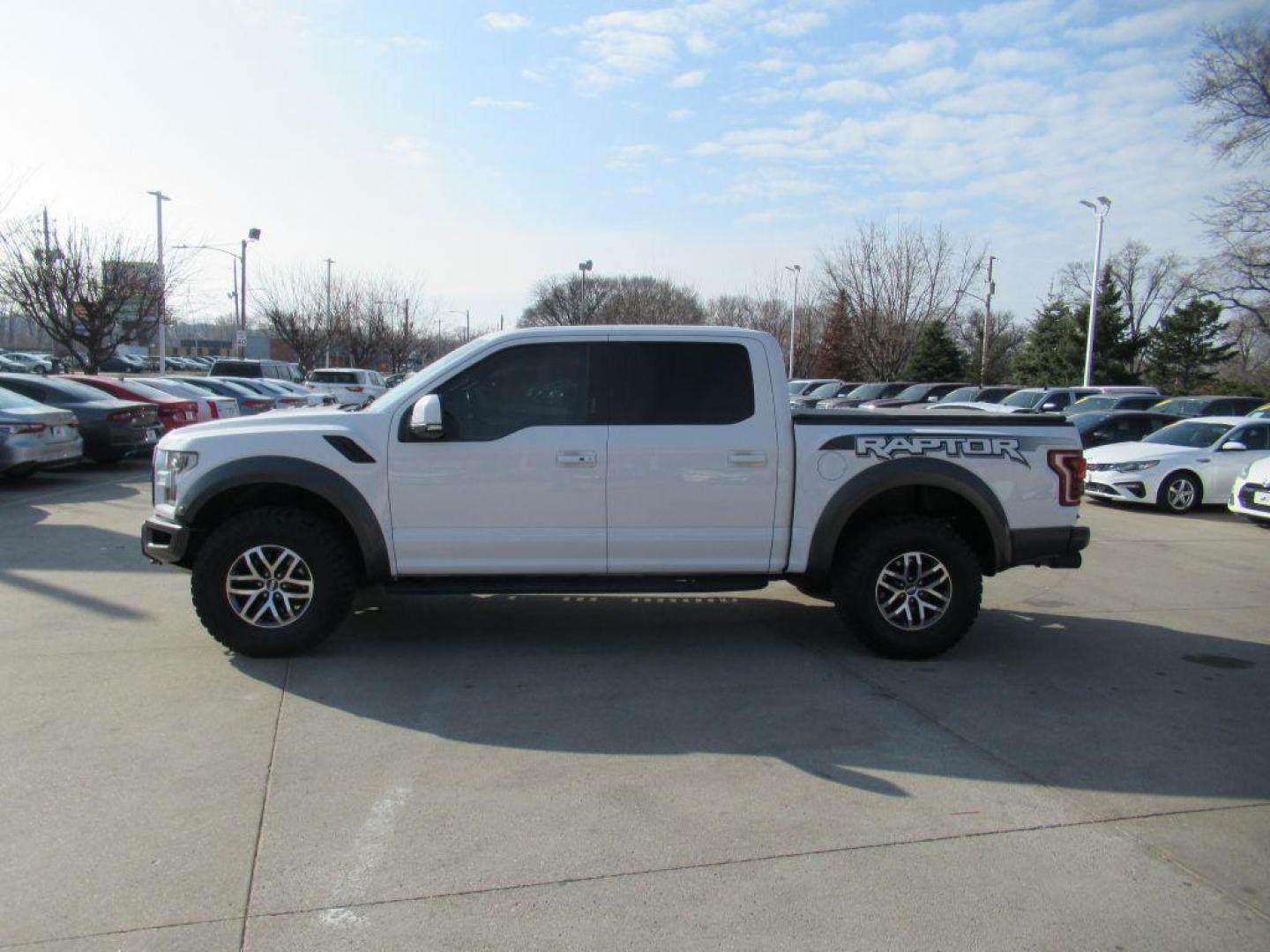 2017 WHITE FORD F150 RAPTOR (1FTFW1RG8HF) with an 3.5L engine, Automatic transmission, located at 908 SE 14th Street, Des Moines, IA, 50317, (515) 281-0330, 41.580303, -93.597046 - Photo#7