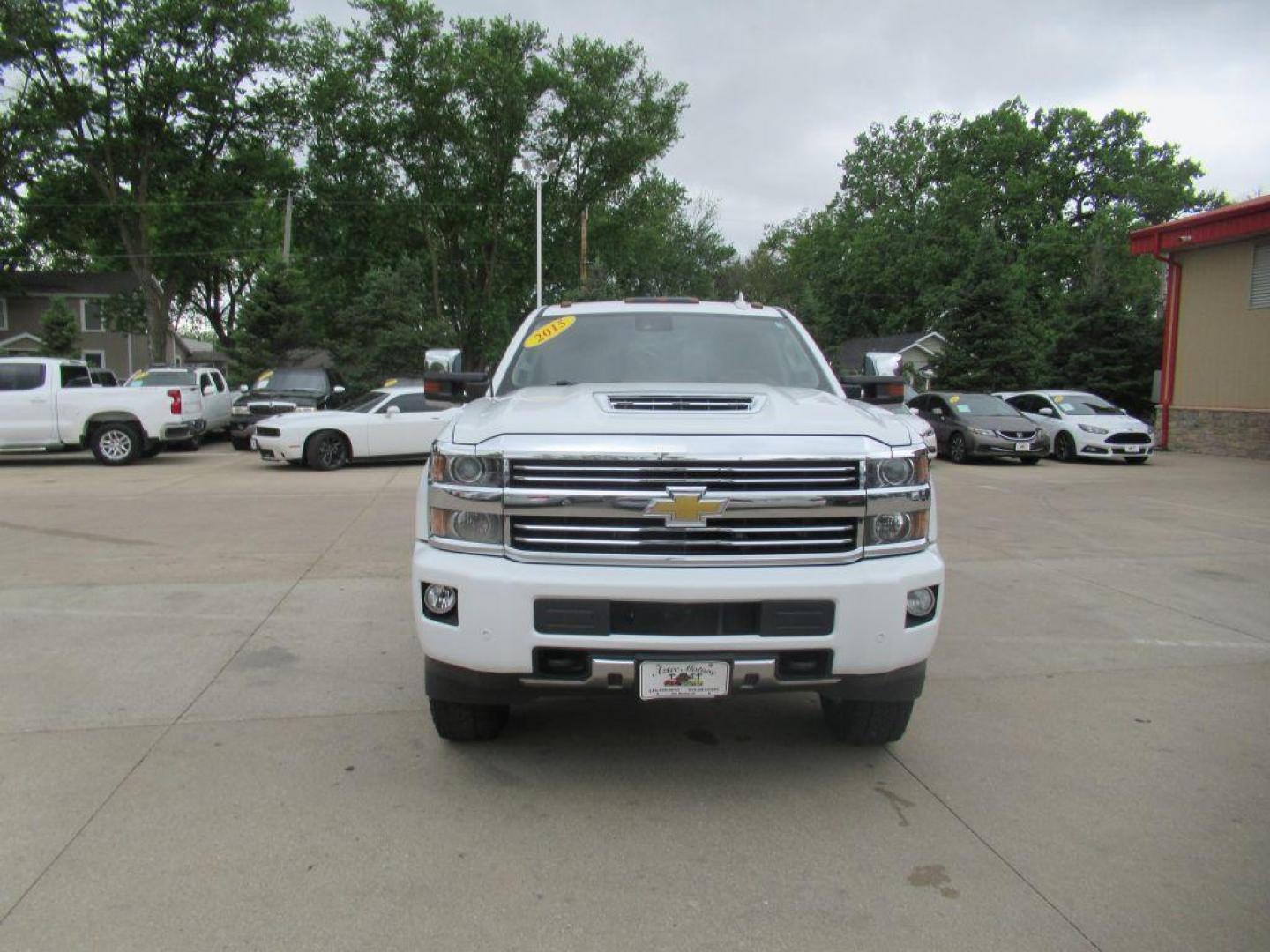 2015 WHITE CHEVROLET SILVERADO 2500 HIGH COUNTRY (1GC1KXE89FF) with an 6.6L engine, Automatic transmission, located at 908 SE 14th Street, Des Moines, IA, 50317, (515) 281-0330, 41.580303, -93.597046 - Photo#1