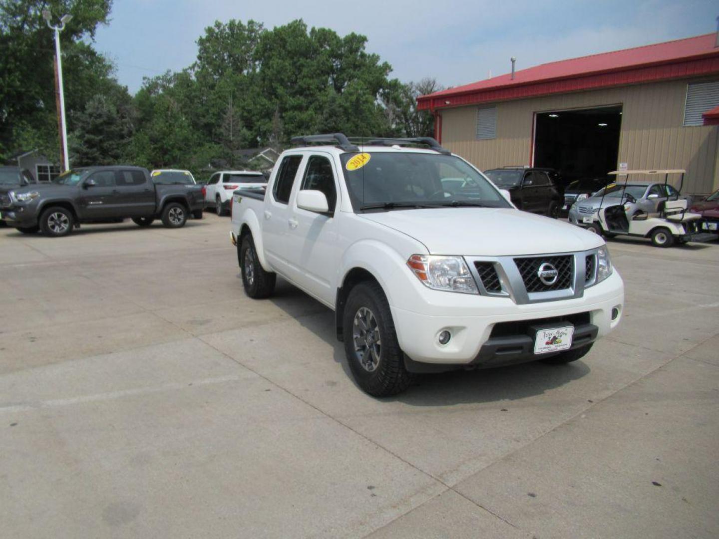 2014 WHITE NISSAN FRONTIER S (1N6AD0EV2EN) with an 4.0L engine, Automatic transmission, located at 908 SE 14th Street, Des Moines, IA, 50317, (515) 281-0330, 41.580303, -93.597046 - Photo#2