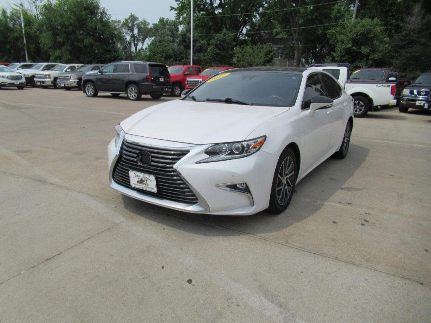 2017 WHITE LEXUS ES 350 (58ABK1GG0HU) with an 3.5L engine, Automatic transmission, located at 908 SE 14th Street, Des Moines, IA, 50317, (515) 281-0330, 41.580303, -93.597046 - Photo#0