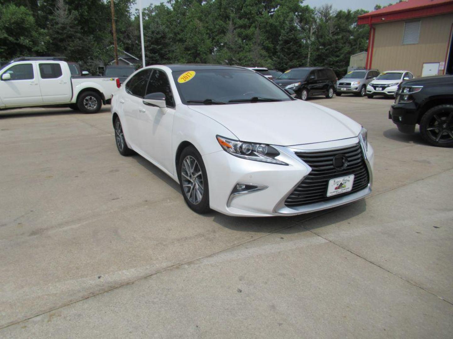 2017 WHITE LEXUS ES 350 (58ABK1GG0HU) with an 3.5L engine, Automatic transmission, located at 908 SE 14th Street, Des Moines, IA, 50317, (515) 281-0330, 41.580303, -93.597046 - Photo#2