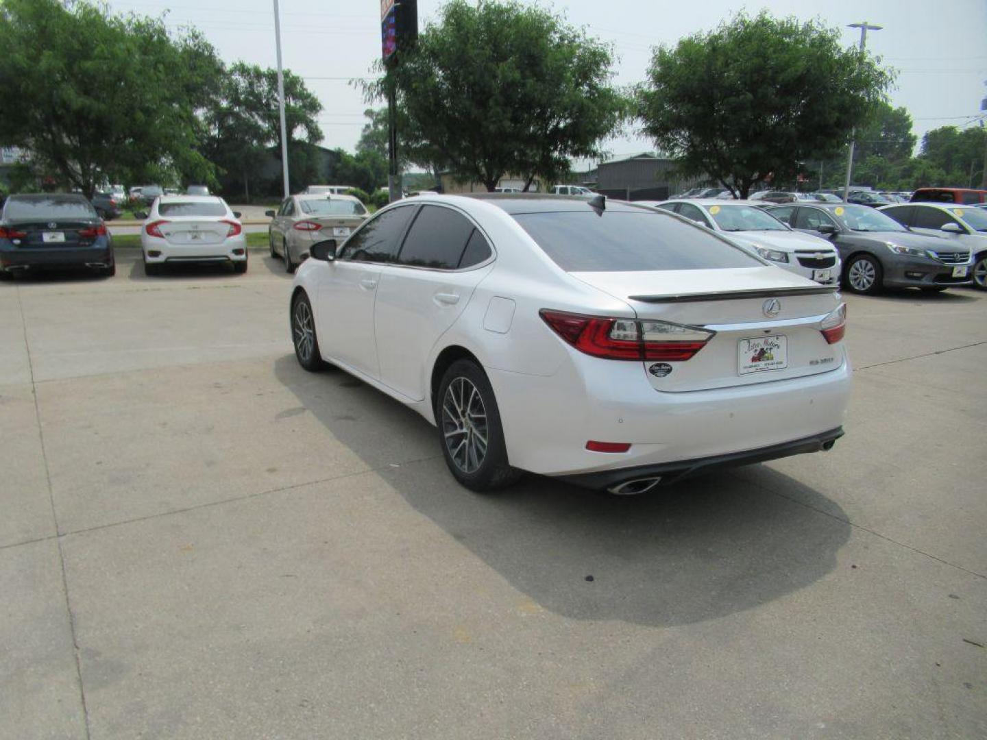 2017 WHITE LEXUS ES 350 (58ABK1GG0HU) with an 3.5L engine, Automatic transmission, located at 908 SE 14th Street, Des Moines, IA, 50317, (515) 281-0330, 41.580303, -93.597046 - Photo#6