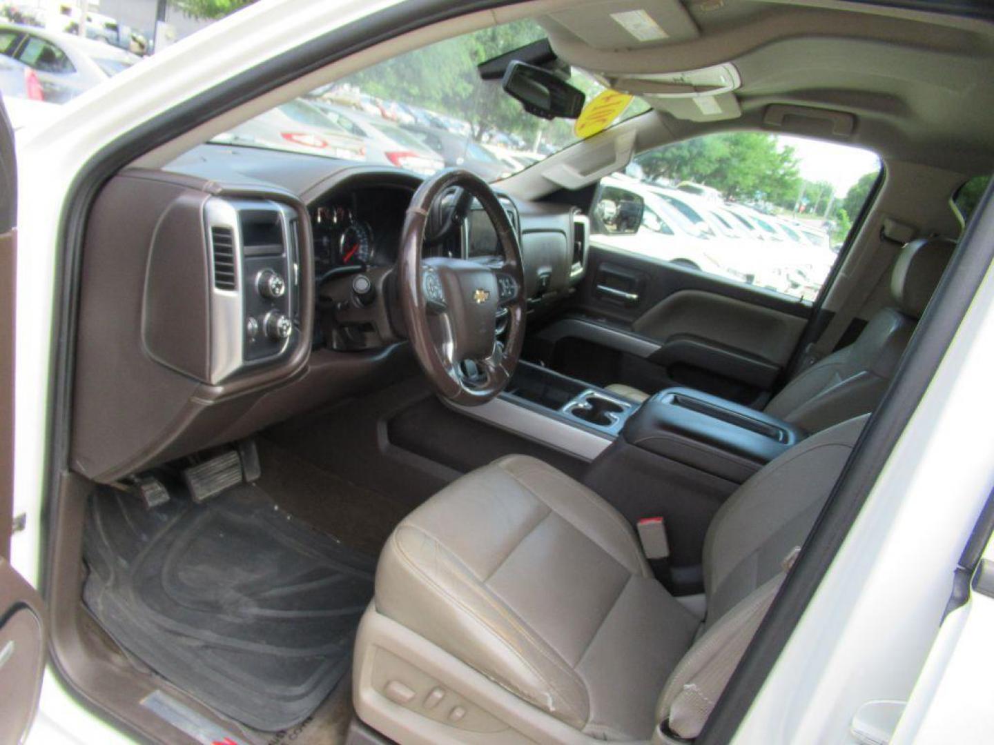 2014 WHITE CHEVROLET SILVERADO 1500 CREW CAB LTZ (3GCUKSEC0EG) with an 5.3L engine, Automatic transmission, located at 908 SE 14th Street, Des Moines, IA, 50317, (515) 281-0330, 41.580303, -93.597046 - Photo#24