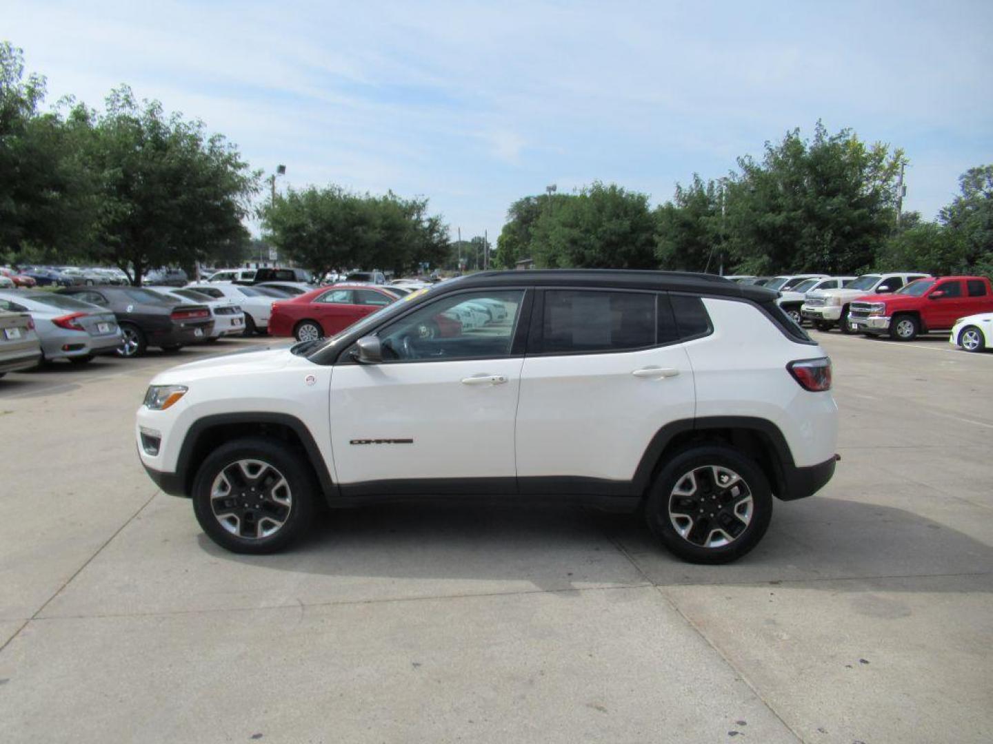 2018 WHITE JEEP COMPASS TRAILHAWK (3C4NJDDB4JT) with an 2.4L engine, Automatic transmission, located at 908 SE 14th Street, Des Moines, IA, 50317, (515) 281-0330, 41.580303, -93.597046 - Photo#7