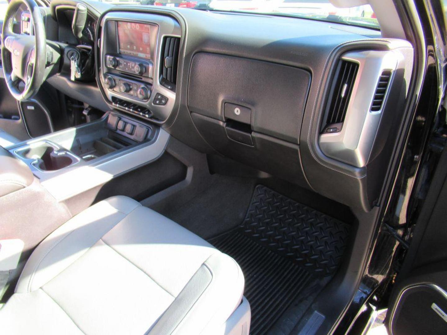 2015 BLACK CHEVROLET SILVERADO 1500 LTZ (3GCUKSEC1FG) with an 5.3L engine, Automatic transmission, located at 908 SE 14th Street, Des Moines, IA, 50317, (515) 281-0330, 41.580303, -93.597046 - Photo#13