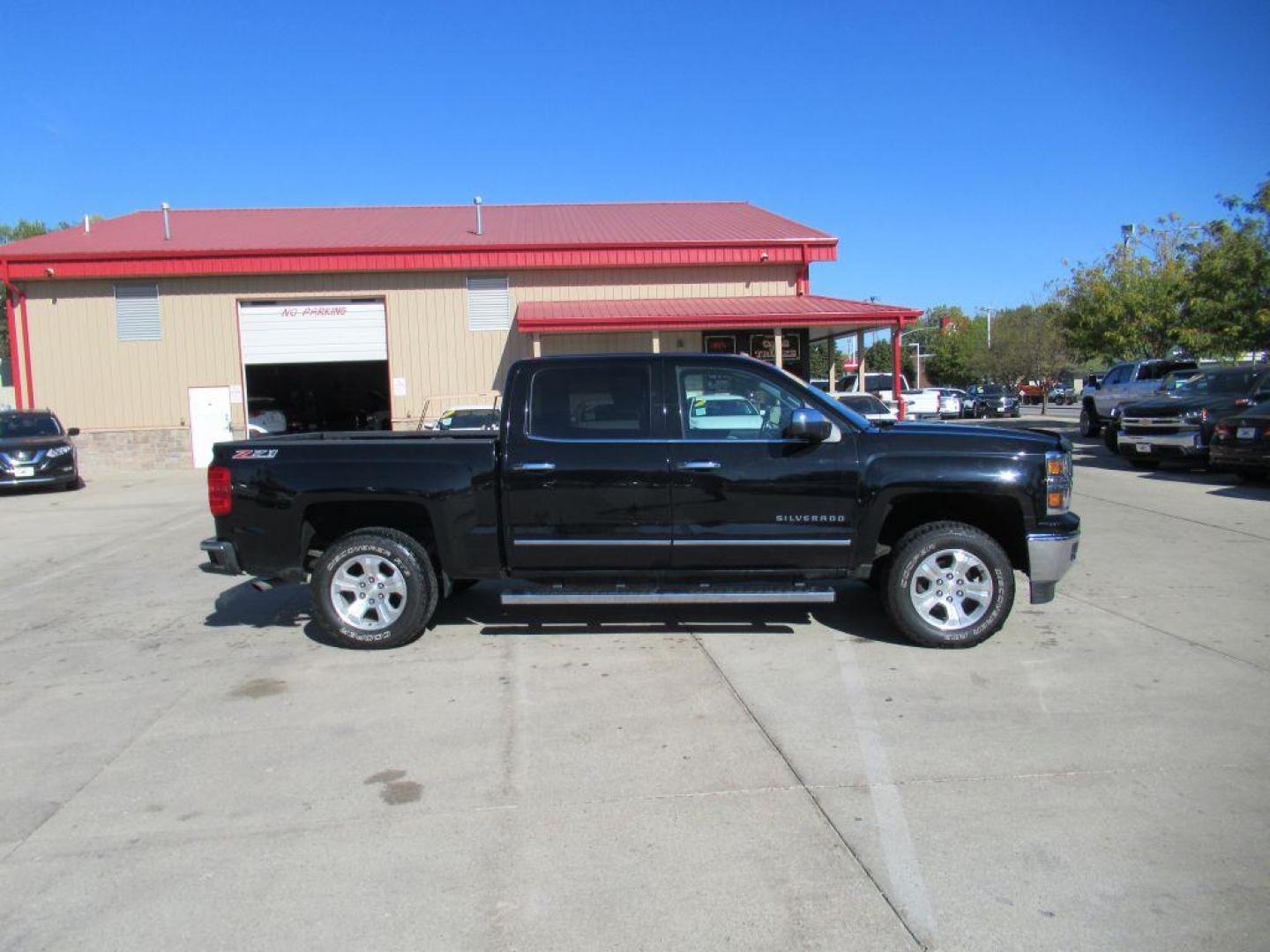 2015 BLACK CHEVROLET SILVERADO 1500 LTZ (3GCUKSEC1FG) with an 5.3L engine, Automatic transmission, located at 908 SE 14th Street, Des Moines, IA, 50317, (515) 281-0330, 41.580303, -93.597046 - Photo#3