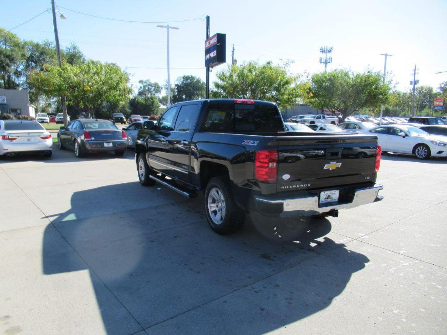 2015 BLACK CHEVROLET SILVERADO 1500 LTZ (3GCUKSEC1FG) with an 5.3L engine, Automatic transmission, located at 908 SE 14th Street, Des Moines, IA, 50317, (515) 281-0330, 41.580303, -93.597046 - Photo#6