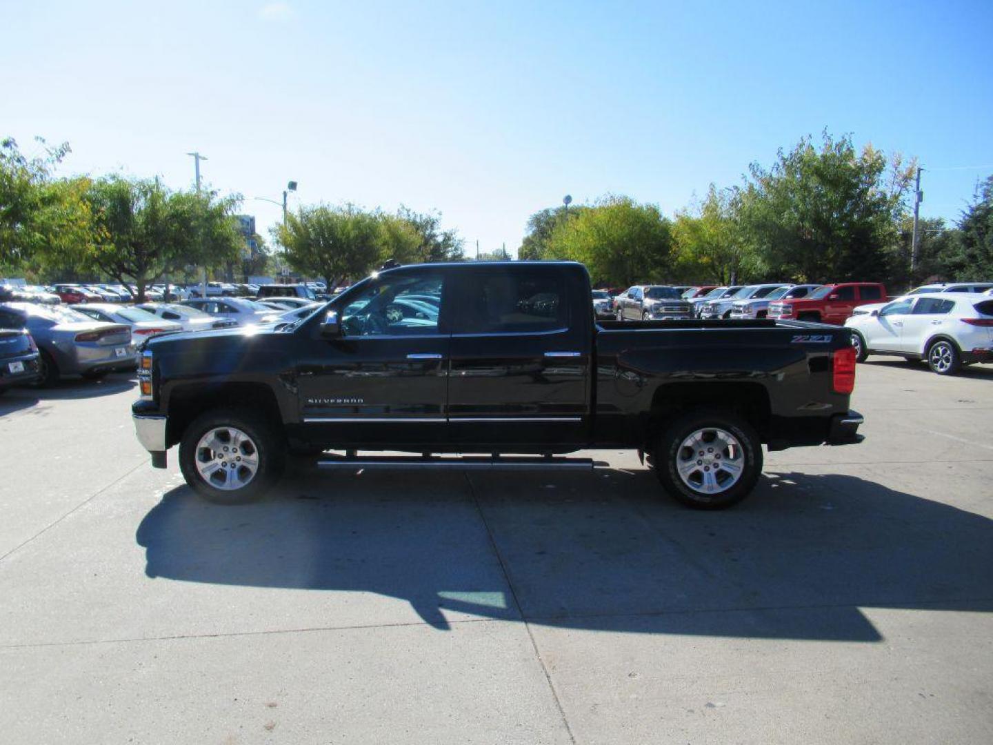 2015 BLACK CHEVROLET SILVERADO 1500 LTZ (3GCUKSEC1FG) with an 5.3L engine, Automatic transmission, located at 908 SE 14th Street, Des Moines, IA, 50317, (515) 281-0330, 41.580303, -93.597046 - Photo#7