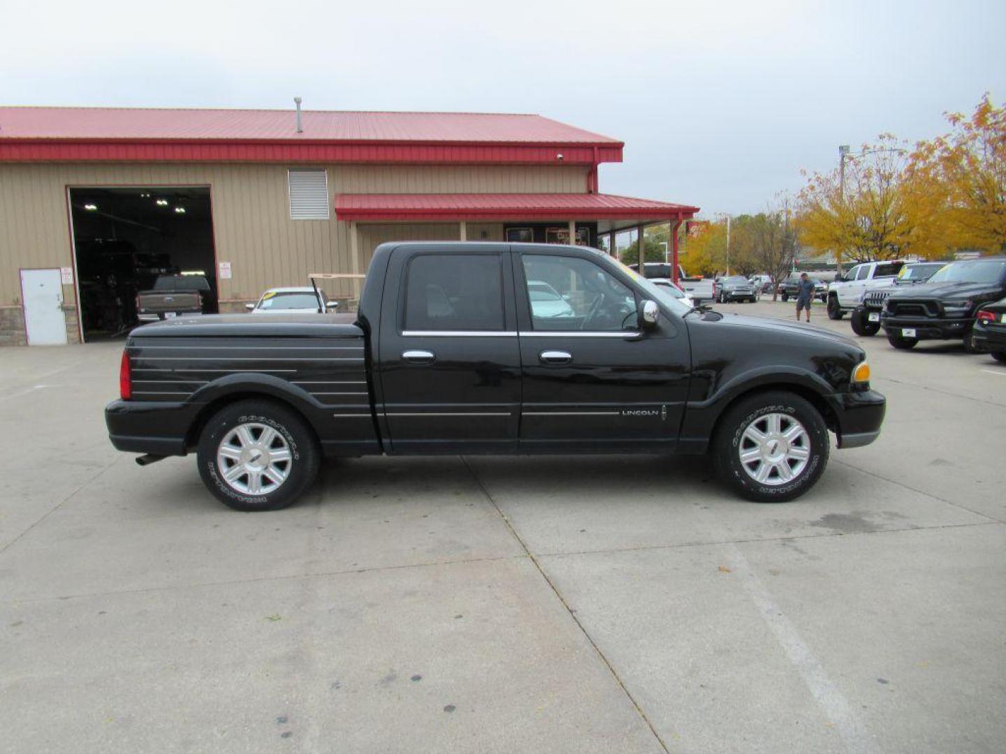 2002 BLACK LINCOLN BLACKWOOD (5LTEW05A32K) with an 5.4L engine, Automatic transmission, located at 908 SE 14th Street, Des Moines, IA, 50317, (515) 281-0330, 41.580303, -93.597046 - Photo#3