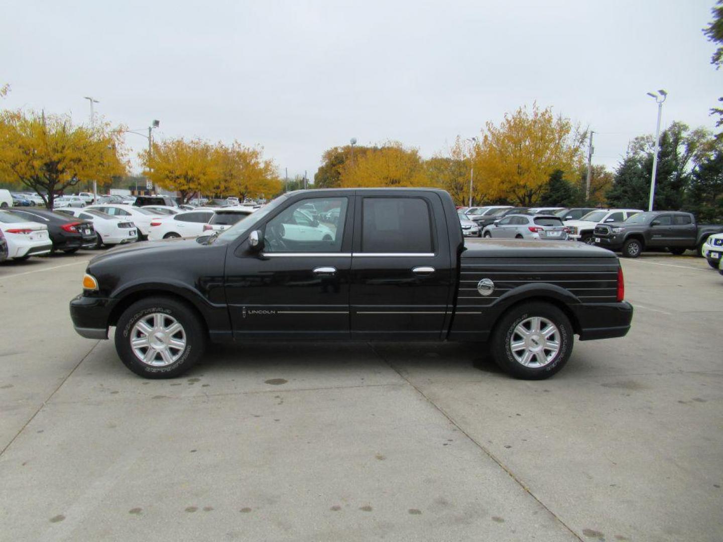 2002 BLACK LINCOLN BLACKWOOD (5LTEW05A32K) with an 5.4L engine, Automatic transmission, located at 908 SE 14th Street, Des Moines, IA, 50317, (515) 281-0330, 41.580303, -93.597046 - Photo#7