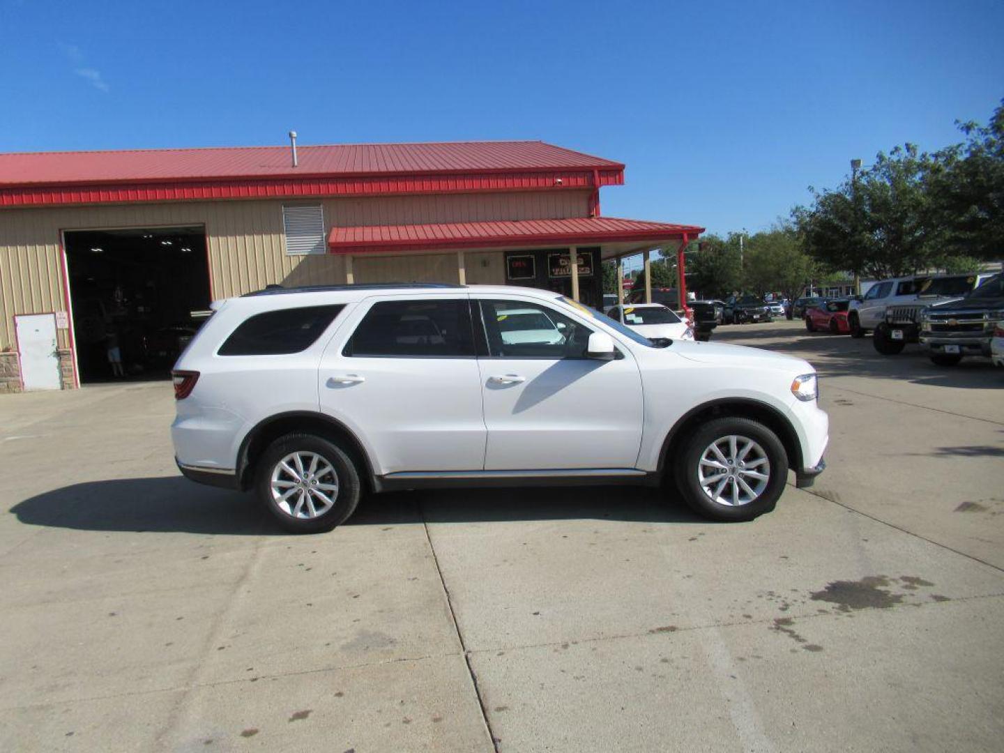 2020 WHITE DODGE DURANGO SXT (1C4RDJAGXLC) with an 3.6L engine, Automatic transmission, located at 908 SE 14th Street, Des Moines, IA, 50317, (515) 281-0330, 41.580303, -93.597046 - Photo#3