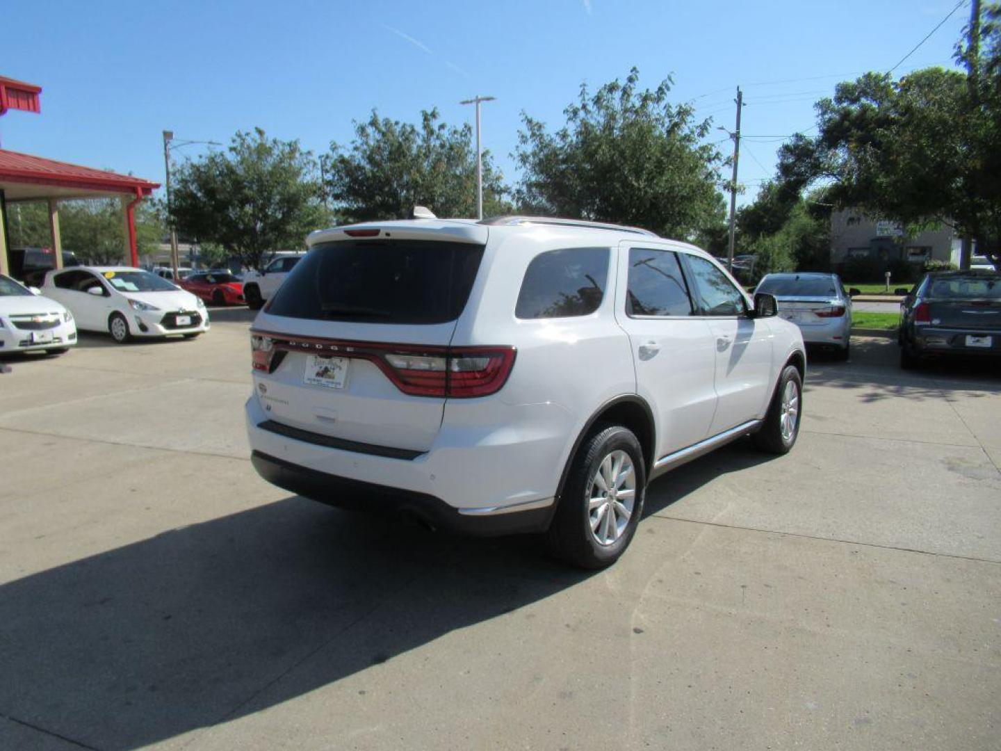 2020 WHITE DODGE DURANGO SXT (1C4RDJAGXLC) with an 3.6L engine, Automatic transmission, located at 908 SE 14th Street, Des Moines, IA, 50317, (515) 281-0330, 41.580303, -93.597046 - Photo#4