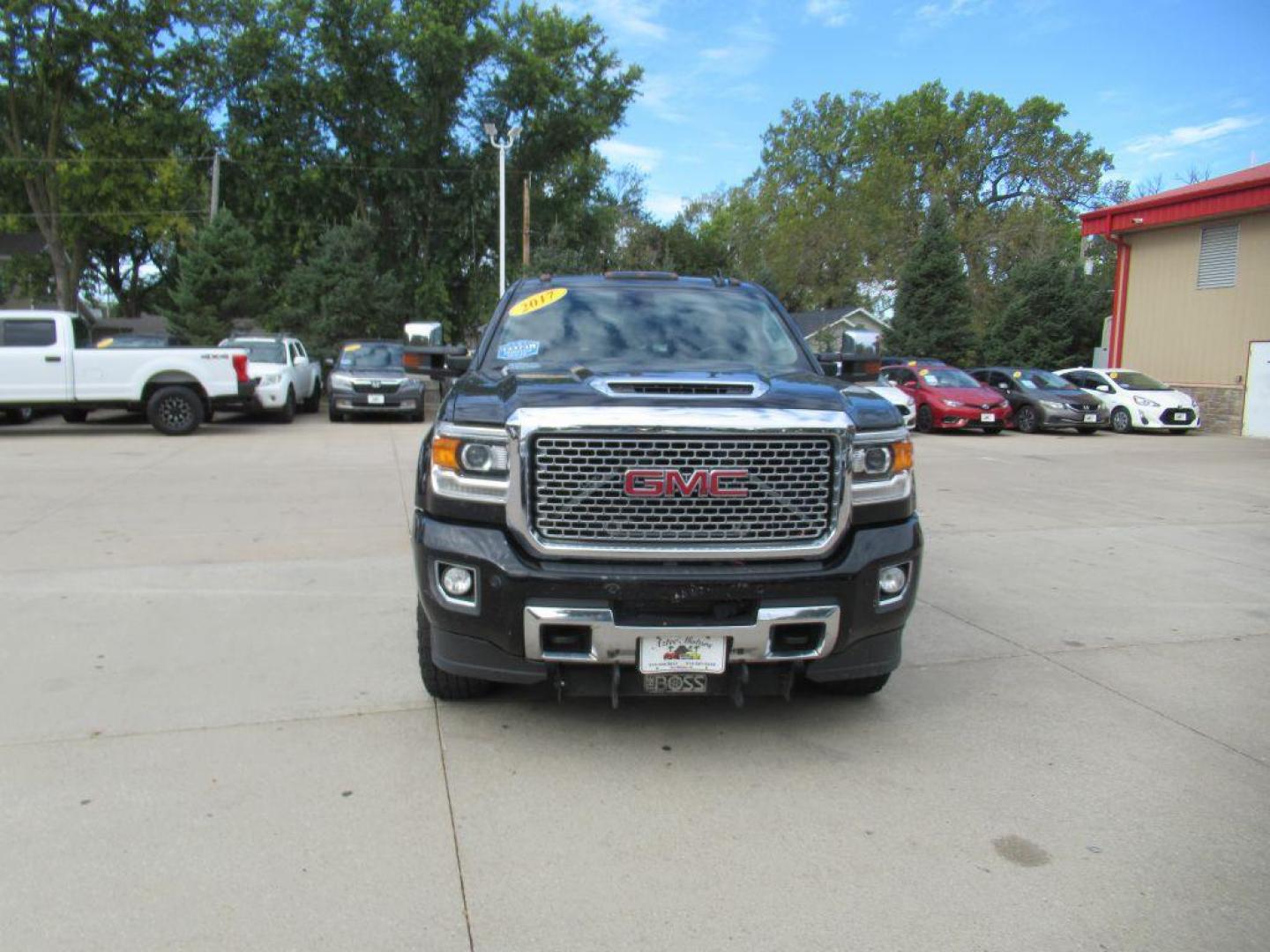 2017 BLACK GMC SIERRA 2500 DENALI (1GT12UEY4HF) with an 6.6L engine, Automatic transmission, located at 908 SE 14th Street, Des Moines, IA, 50317, (515) 281-0330, 41.580303, -93.597046 - Photo#1