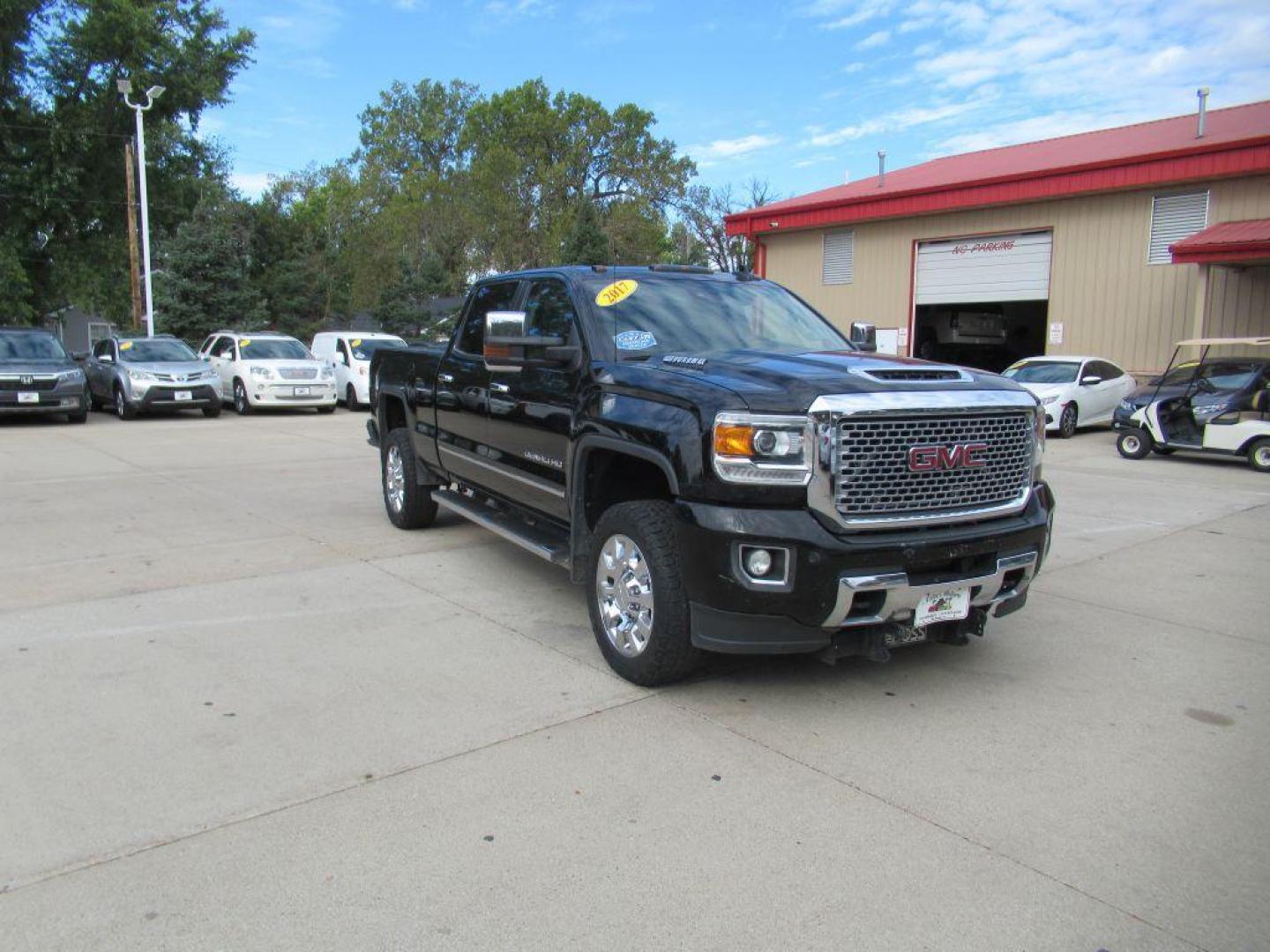 2017 BLACK GMC SIERRA 2500 DENALI (1GT12UEY4HF) with an 6.6L engine, Automatic transmission, located at 908 SE 14th Street, Des Moines, IA, 50317, (515) 281-0330, 41.580303, -93.597046 - Photo#2